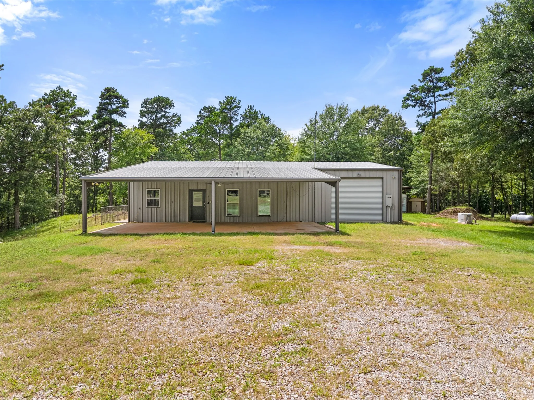 Farm For Sale in Smith County , 17379 County Road 318, Tyler, Texas 75706, 3 Bedroom, 2 Bathroom, 4 Garage spaces, 3,690 Sqft, built in 2016, mls#21384611, Real Estate Agent in Tyler, Homes For Sale in Smith county, Homes For Sale in Tyler, Realtor in Tyler Texas, Real Estate Brokerage Independent Realty Texas, Luminita Cordes Realtor
