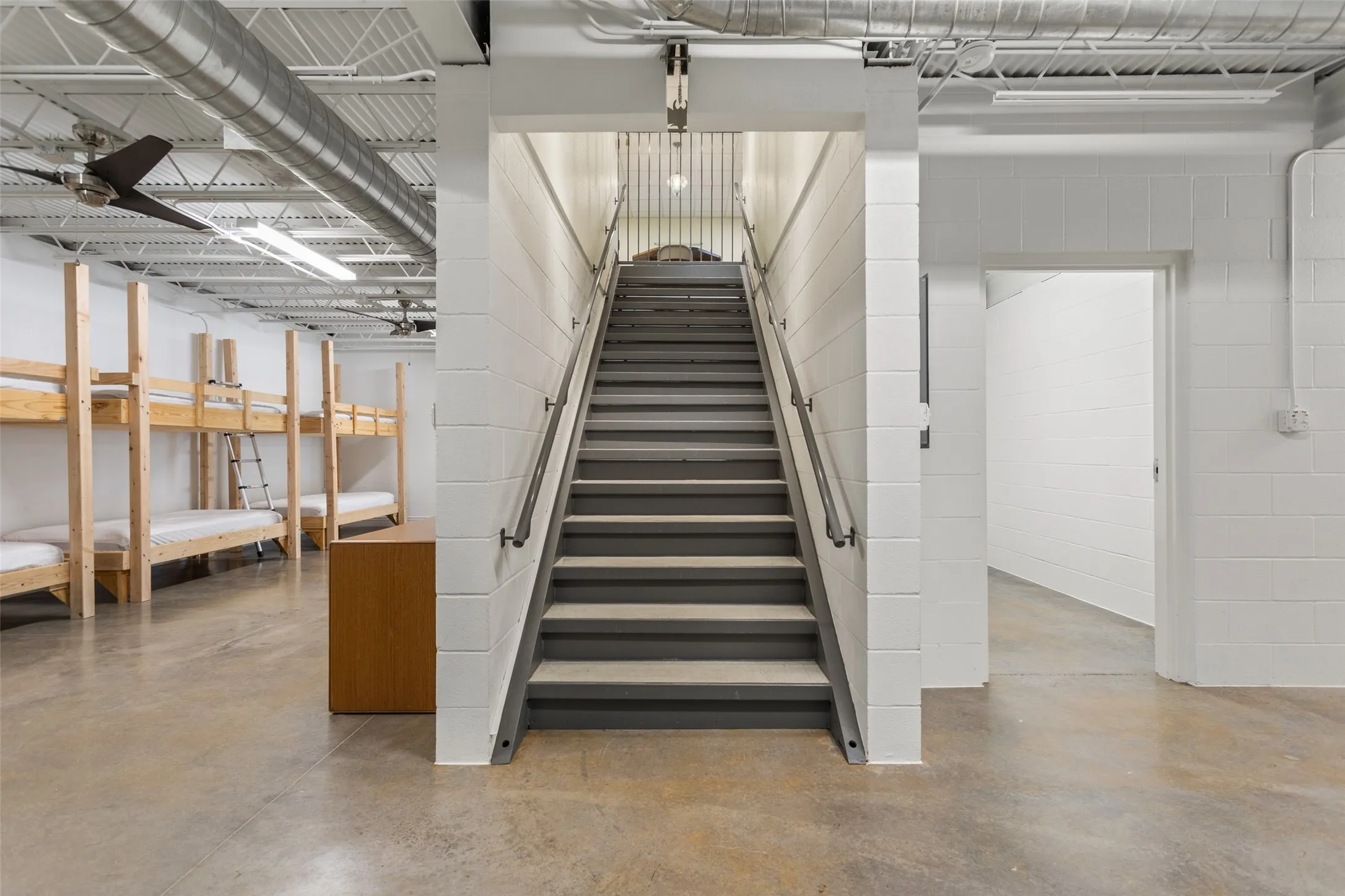 Central Staircase w Motorized Lift