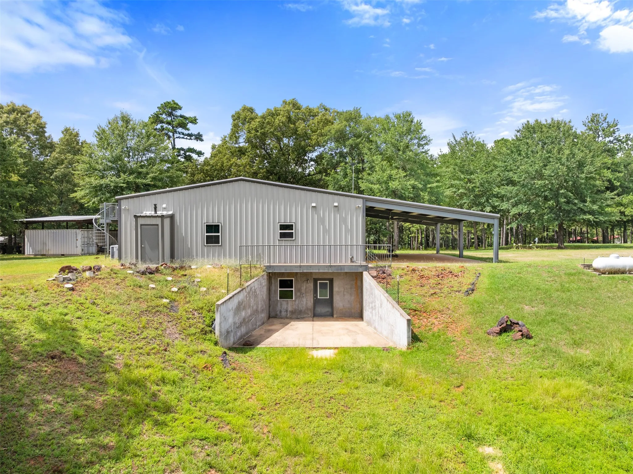 Farm For Sale in Smith County , 17379 County Road 318, Tyler, Texas 75706, 3 Bedroom, 2 Bathroom, 4 Garage spaces, 3,690 Sqft, built in 2016, mls#21384611, Real Estate Agent in Tyler, Homes For Sale in Smith county, Homes For Sale in Tyler, Realtor in Tyler Texas, Real Estate Brokerage Independent Realty Texas, Luminita Cordes Realtor