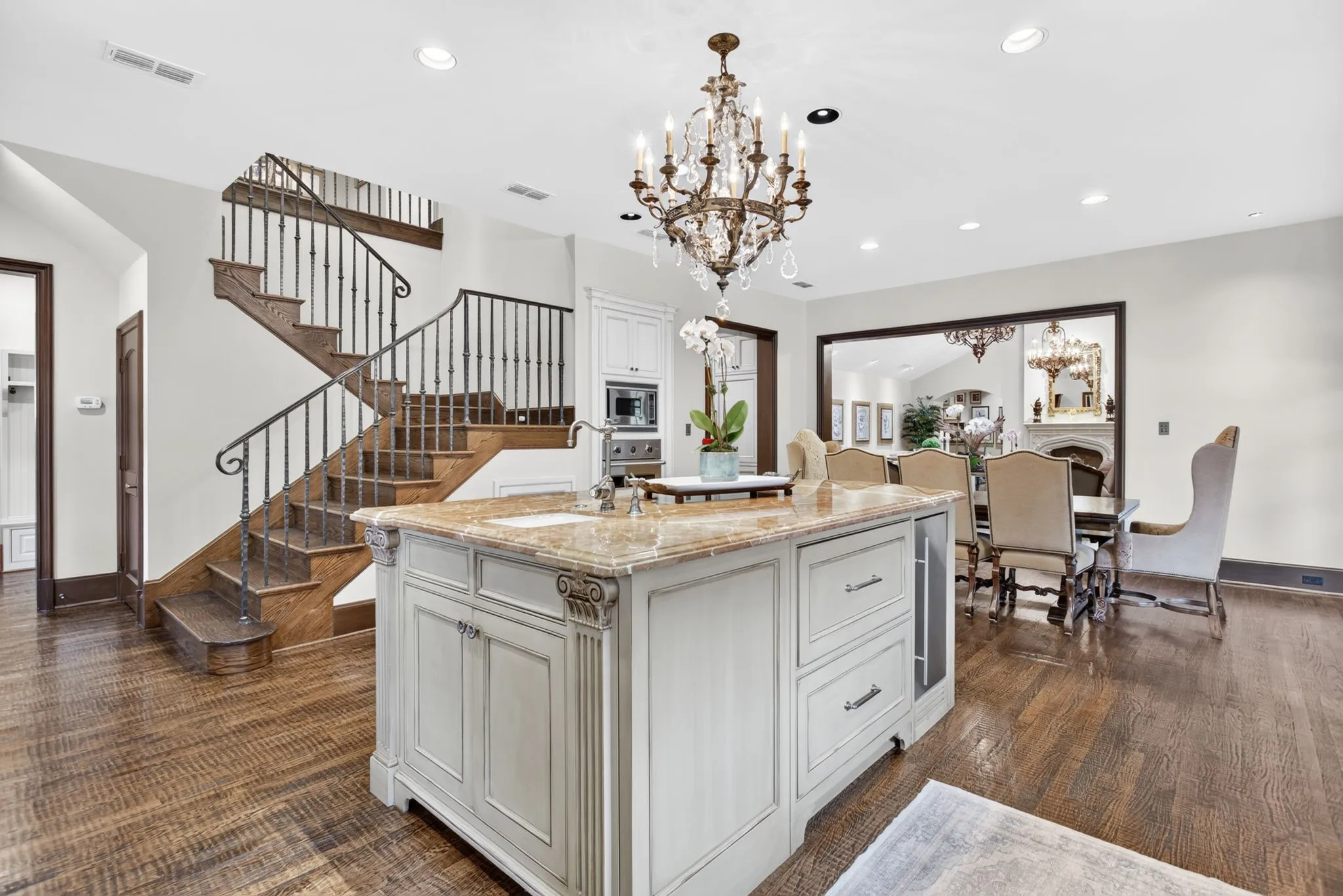 Single Family Residence For Sale in Tarrant County , 1600 Carleton Avenue, Fort Worth, Texas 76107, 5 Bedroom, 6 Bathroom, 4 Garage spaces, 8,908 Sqft, built in 2004, mls#21384164, Real Estate Agent in Fort Worth, Homes For Sale in Tarrant county, Homes For Sale in Fort Worth, Realtor in Fort Worth Texas, Real Estate Brokerage Independent Realty Texas, Luminita Cordes Realtor