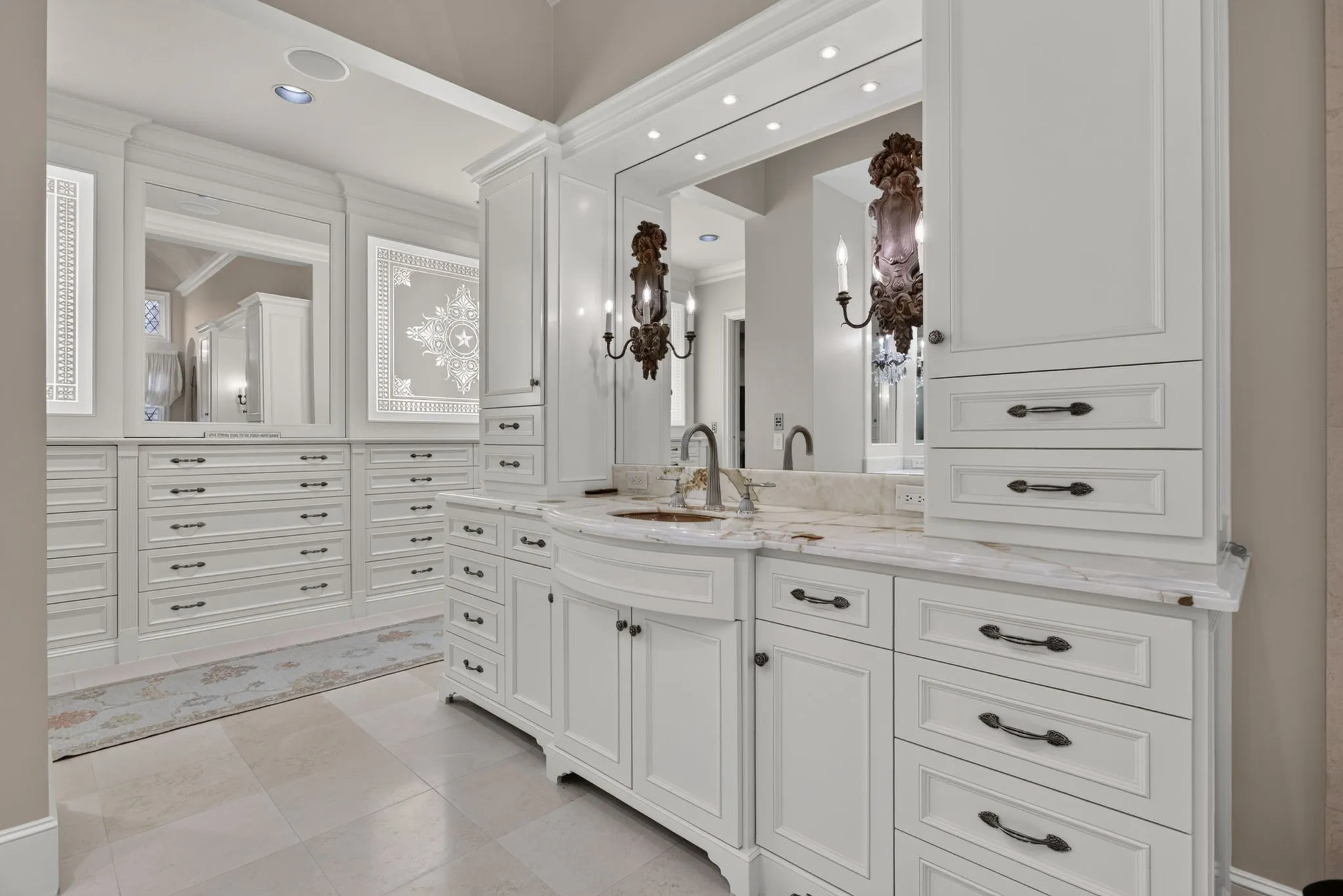 Single Family Residence For Sale in Tarrant County , 1600 Carleton Avenue, Fort Worth, Texas 76107, 5 Bedroom, 6 Bathroom, 4 Garage spaces, 8,908 Sqft, built in 2004, mls#21384164, Real Estate Agent in Fort Worth, Homes For Sale in Tarrant county, Homes For Sale in Fort Worth, Realtor in Fort Worth Texas, Real Estate Brokerage Independent Realty Texas, Luminita Cordes Realtor
