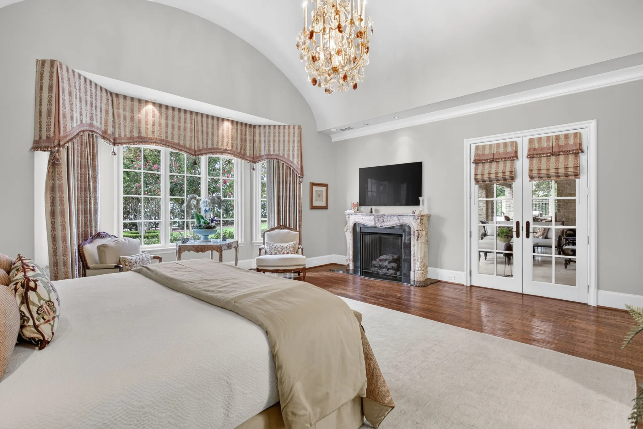 Single Family Residence For Sale in Tarrant County , 1600 Carleton Avenue, Fort Worth, Texas 76107, 5 Bedroom, 6 Bathroom, 4 Garage spaces, 8,908 Sqft, built in 2004, mls#21384164, Real Estate Agent in Fort Worth, Homes For Sale in Tarrant county, Homes For Sale in Fort Worth, Realtor in Fort Worth Texas, Real Estate Brokerage Independent Realty Texas, Luminita Cordes Realtor