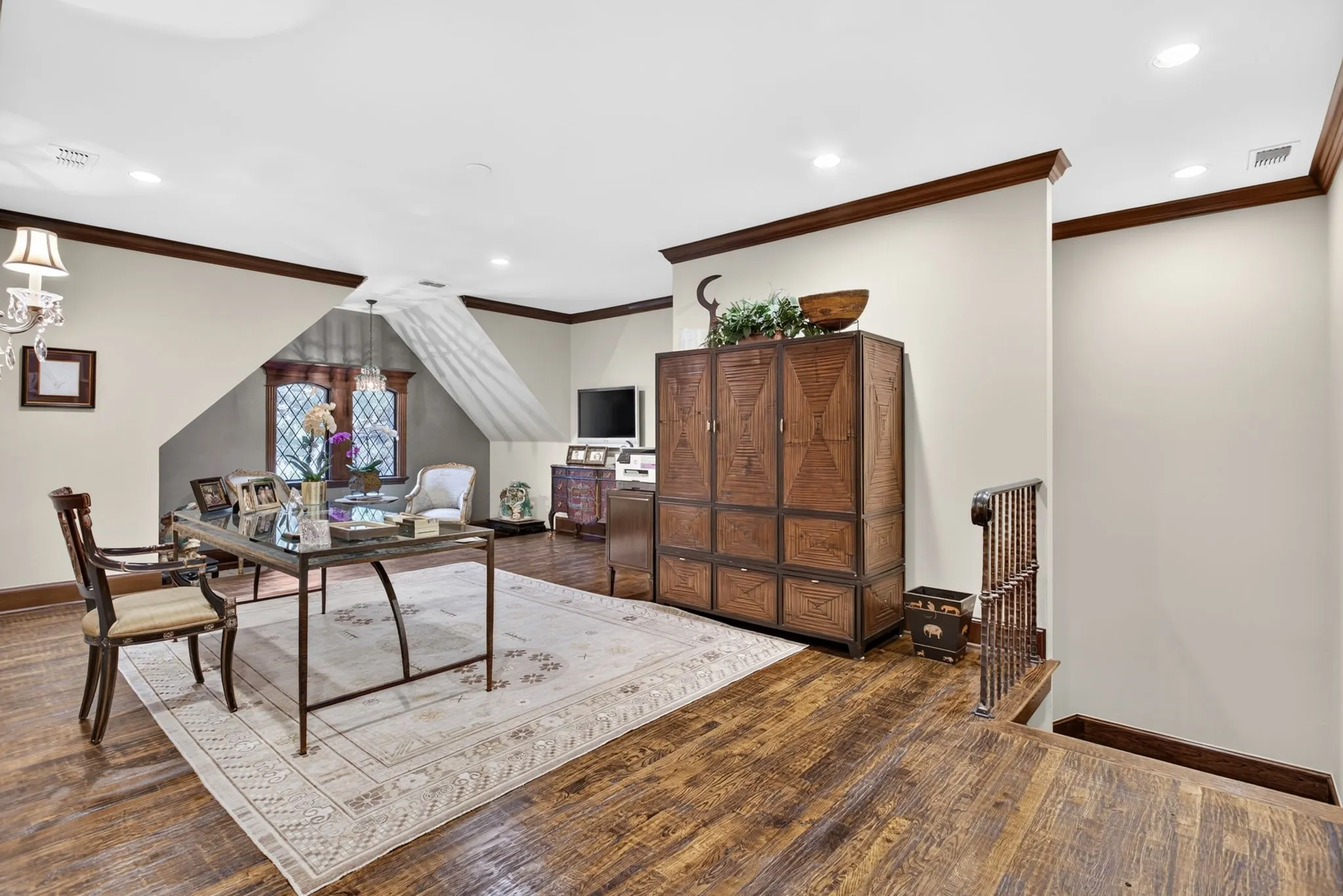 Single Family Residence For Sale in Tarrant County , 1600 Carleton Avenue, Fort Worth, Texas 76107, 5 Bedroom, 6 Bathroom, 4 Garage spaces, 8,908 Sqft, built in 2004, mls#21384164, Real Estate Agent in Fort Worth, Homes For Sale in Tarrant county, Homes For Sale in Fort Worth, Realtor in Fort Worth Texas, Real Estate Brokerage Independent Realty Texas, Luminita Cordes Realtor
