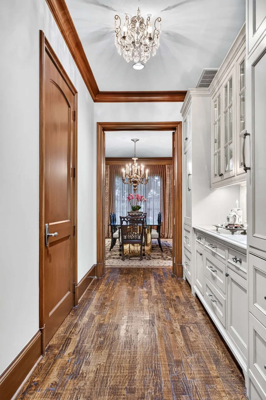 Single Family Residence For Sale in Tarrant County , 1600 Carleton Avenue, Fort Worth, Texas 76107, 5 Bedroom, 6 Bathroom, 4 Garage spaces, 8,908 Sqft, built in 2004, mls#21384164, Real Estate Agent in Fort Worth, Homes For Sale in Tarrant county, Homes For Sale in Fort Worth, Realtor in Fort Worth Texas, Real Estate Brokerage Independent Realty Texas, Luminita Cordes Realtor