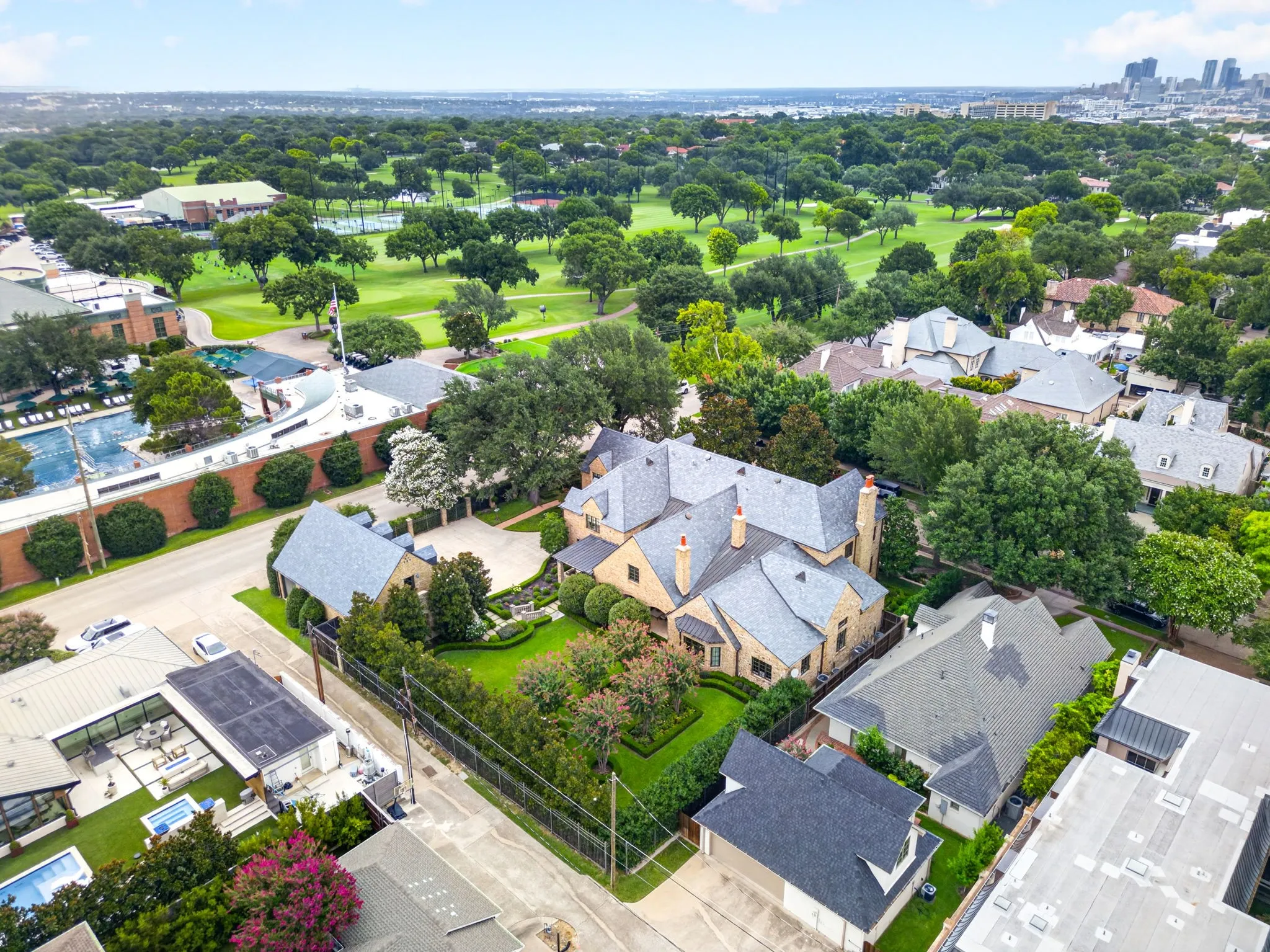 Single Family Residence For Sale in Tarrant County , 1600 Carleton Avenue, Fort Worth, Texas 76107, 5 Bedroom, 6 Bathroom, 4 Garage spaces, 8,908 Sqft, built in 2004, mls#21384164, Real Estate Agent in Fort Worth, Homes For Sale in Tarrant county, Homes For Sale in Fort Worth, Realtor in Fort Worth Texas, Real Estate Brokerage Independent Realty Texas, Luminita Cordes Realtor