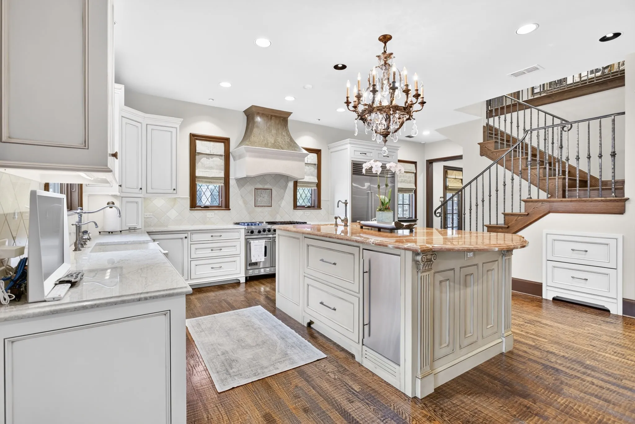 Single Family Residence For Sale in Tarrant County , 1600 Carleton Avenue, Fort Worth, Texas 76107, 5 Bedroom, 6 Bathroom, 4 Garage spaces, 8,908 Sqft, built in 2004, mls#21384164, Real Estate Agent in Fort Worth, Homes For Sale in Tarrant county, Homes For Sale in Fort Worth, Realtor in Fort Worth Texas, Real Estate Brokerage Independent Realty Texas, Luminita Cordes Realtor