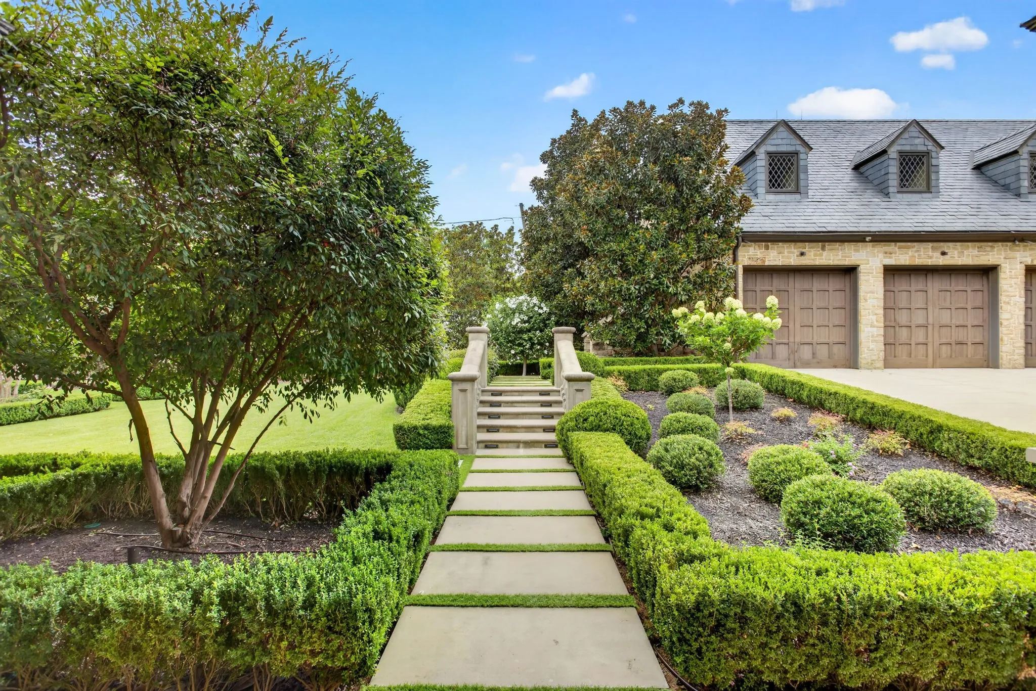 Single Family Residence For Sale in Tarrant County , 1600 Carleton Avenue, Fort Worth, Texas 76107, 5 Bedroom, 6 Bathroom, 4 Garage spaces, 8,908 Sqft, built in 2004, mls#21384164, Real Estate Agent in Fort Worth, Homes For Sale in Tarrant county, Homes For Sale in Fort Worth, Realtor in Fort Worth Texas, Real Estate Brokerage Independent Realty Texas, Luminita Cordes Realtor