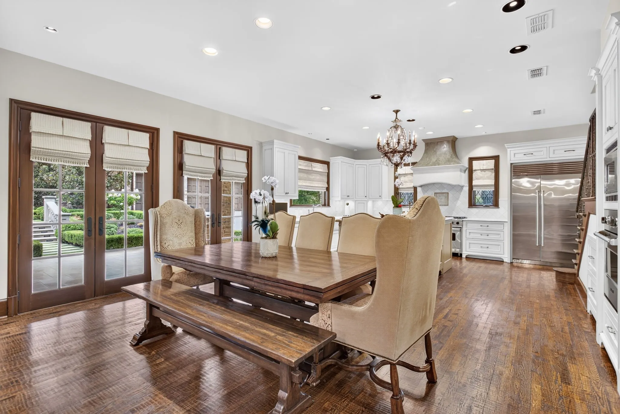 Single Family Residence For Sale in Tarrant County , 1600 Carleton Avenue, Fort Worth, Texas 76107, 5 Bedroom, 6 Bathroom, 4 Garage spaces, 8,908 Sqft, built in 2004, mls#21384164, Real Estate Agent in Fort Worth, Homes For Sale in Tarrant county, Homes For Sale in Fort Worth, Realtor in Fort Worth Texas, Real Estate Brokerage Independent Realty Texas, Luminita Cordes Realtor