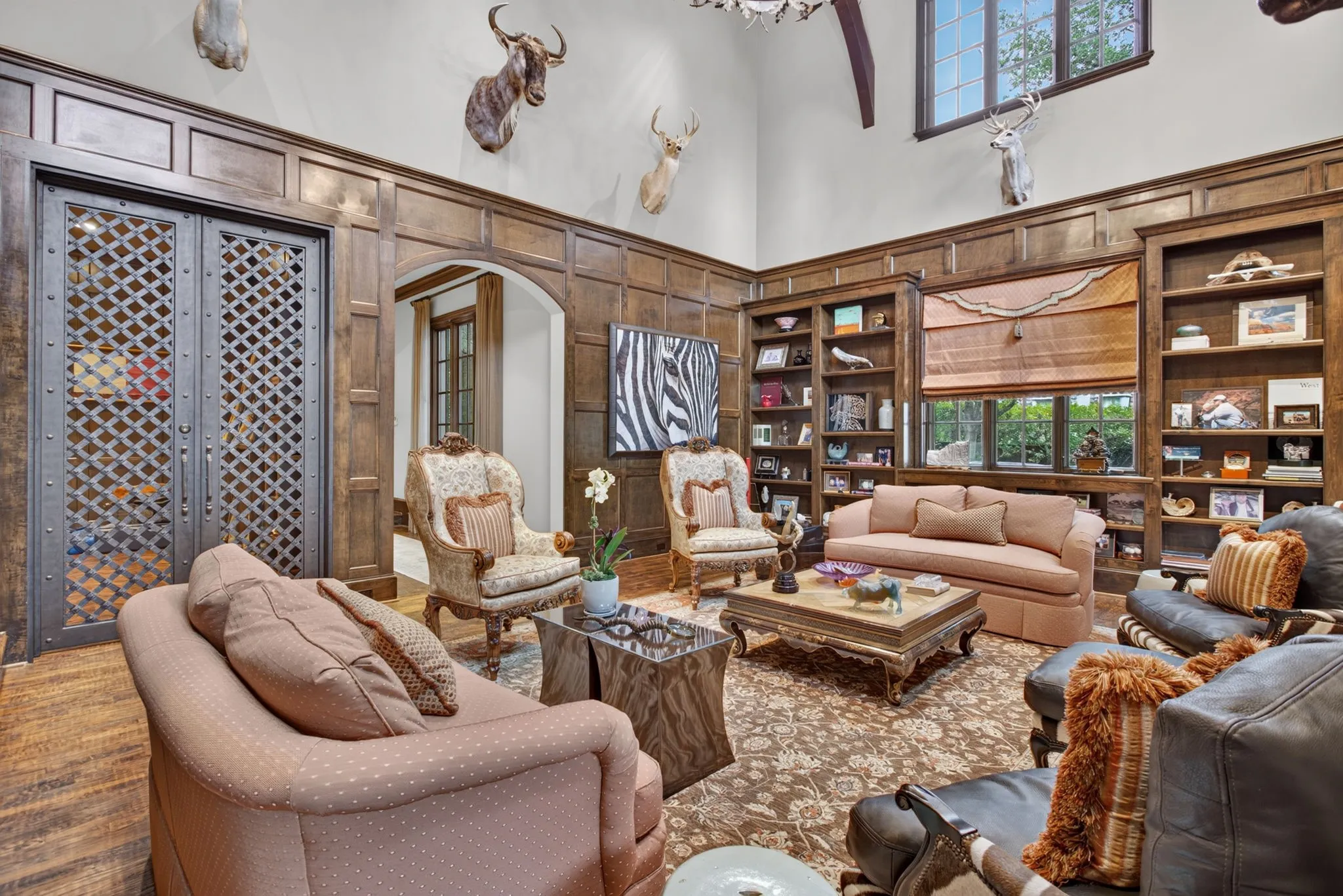 Single Family Residence For Sale in Tarrant County , 1600 Carleton Avenue, Fort Worth, Texas 76107, 5 Bedroom, 6 Bathroom, 4 Garage spaces, 8,908 Sqft, built in 2004, mls#21384164, Real Estate Agent in Fort Worth, Homes For Sale in Tarrant county, Homes For Sale in Fort Worth, Realtor in Fort Worth Texas, Real Estate Brokerage Independent Realty Texas, Luminita Cordes Realtor