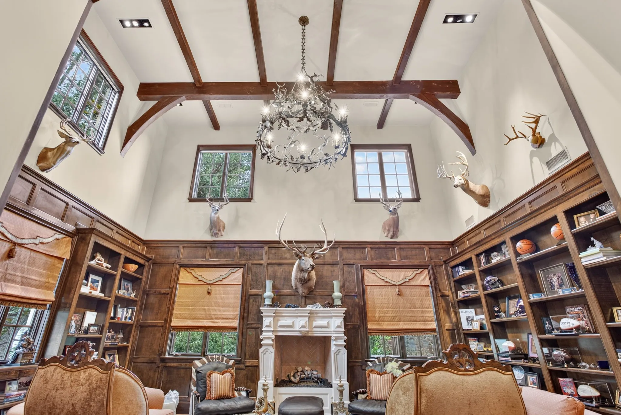 Single Family Residence For Sale in Tarrant County , 1600 Carleton Avenue, Fort Worth, Texas 76107, 5 Bedroom, 6 Bathroom, 4 Garage spaces, 8,908 Sqft, built in 2004, mls#21384164, Real Estate Agent in Fort Worth, Homes For Sale in Tarrant county, Homes For Sale in Fort Worth, Realtor in Fort Worth Texas, Real Estate Brokerage Independent Realty Texas, Luminita Cordes Realtor