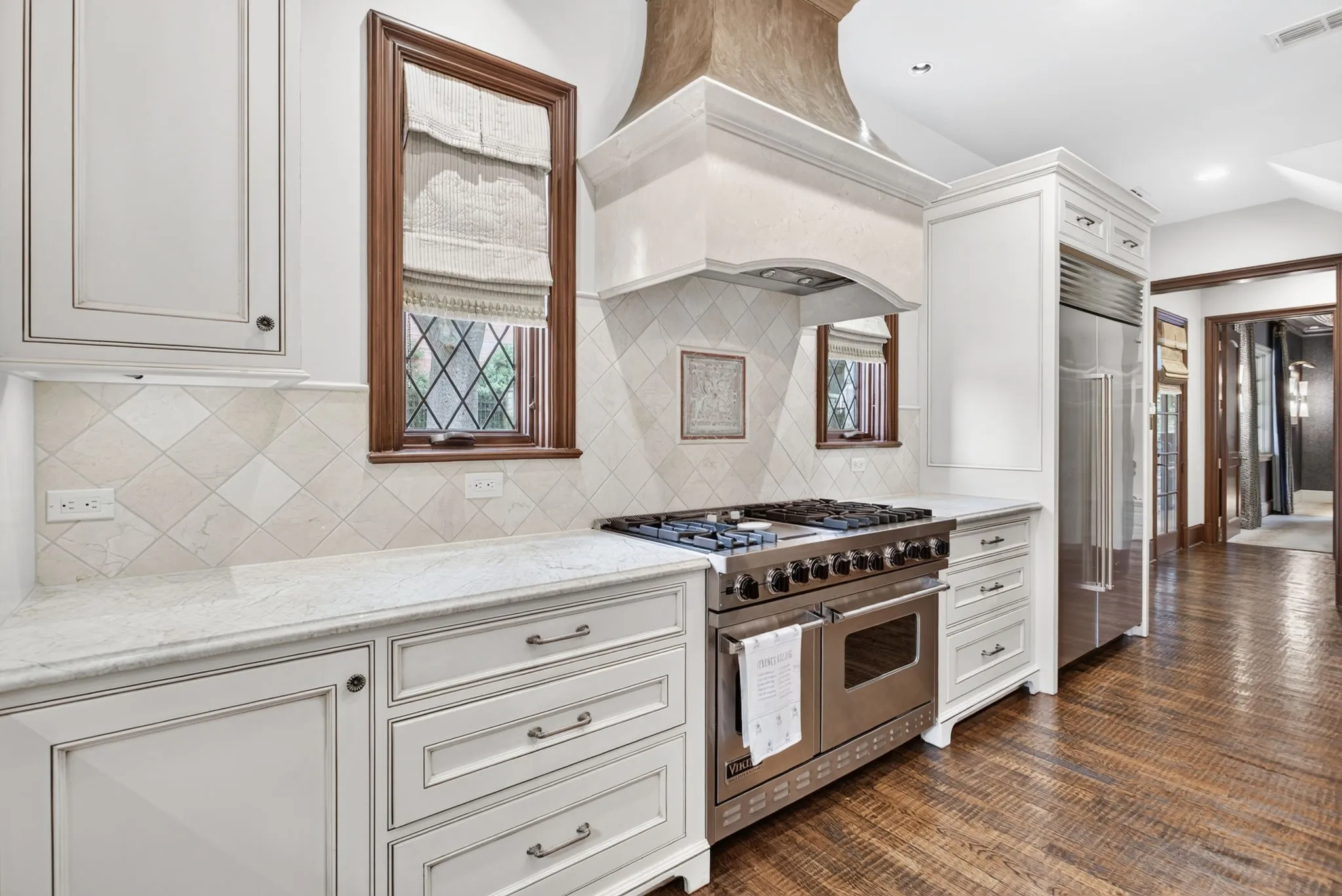 Single Family Residence For Sale in Tarrant County , 1600 Carleton Avenue, Fort Worth, Texas 76107, 5 Bedroom, 6 Bathroom, 4 Garage spaces, 8,908 Sqft, built in 2004, mls#21384164, Real Estate Agent in Fort Worth, Homes For Sale in Tarrant county, Homes For Sale in Fort Worth, Realtor in Fort Worth Texas, Real Estate Brokerage Independent Realty Texas, Luminita Cordes Realtor