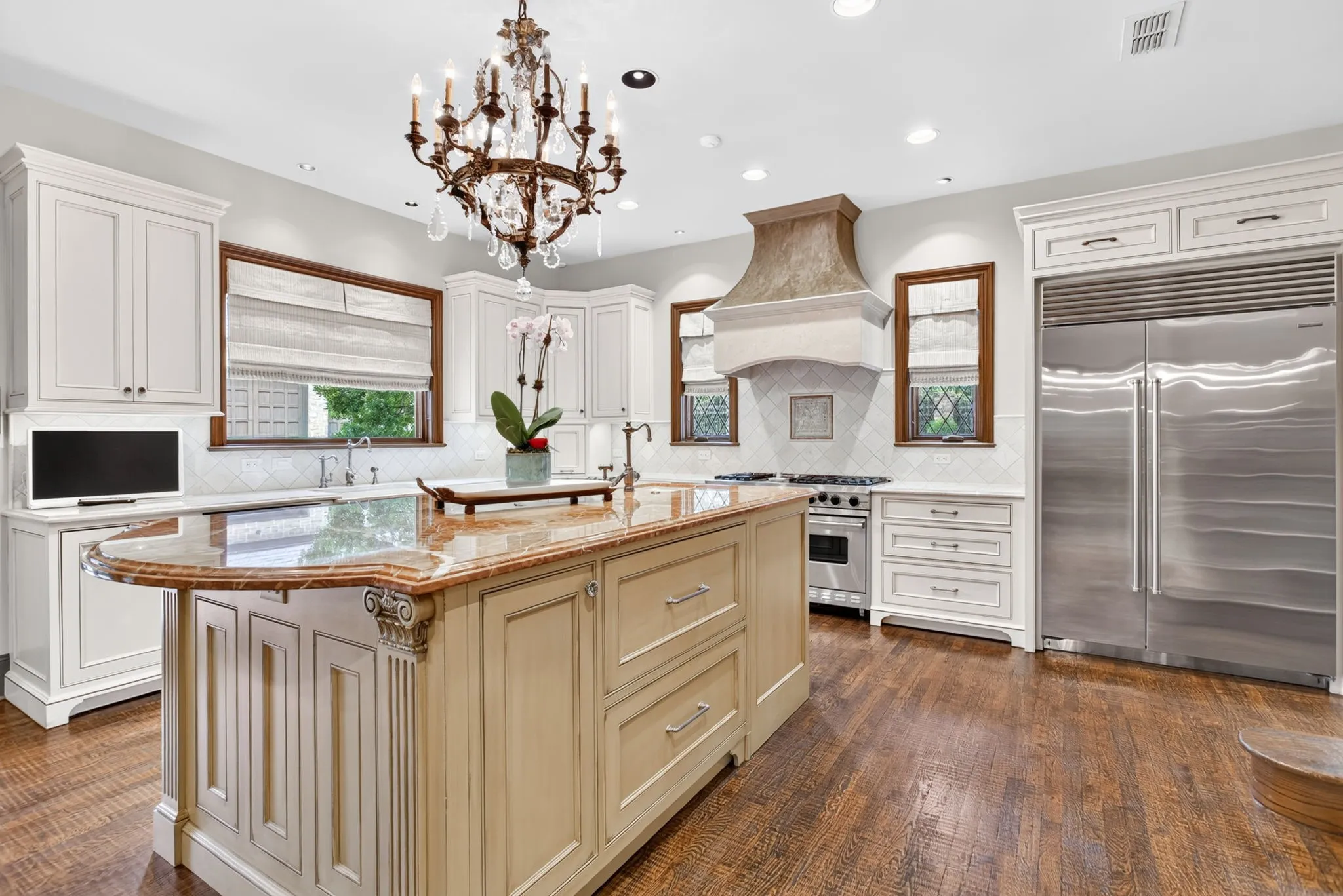 Single Family Residence For Sale in Tarrant County , 1600 Carleton Avenue, Fort Worth, Texas 76107, 5 Bedroom, 6 Bathroom, 4 Garage spaces, 8,908 Sqft, built in 2004, mls#21384164, Real Estate Agent in Fort Worth, Homes For Sale in Tarrant county, Homes For Sale in Fort Worth, Realtor in Fort Worth Texas, Real Estate Brokerage Independent Realty Texas, Luminita Cordes Realtor