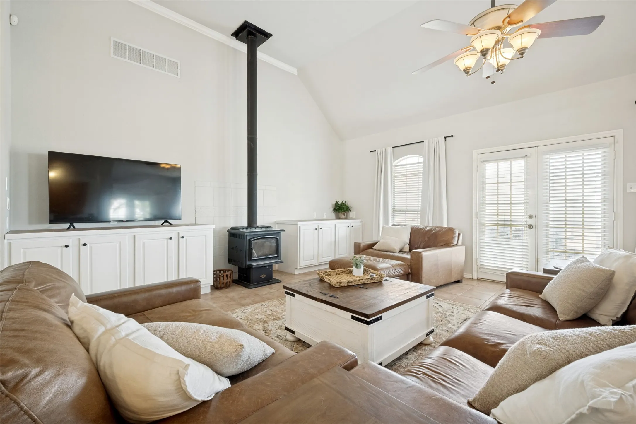 Single Family Residence For Sale in Denton County , 1690 Lawlis Lane, Sanger, Texas 76266, 3 Bedroom, 2 Bathroom, 2 Garage spaces, 2,884 Sqft, built in 2001, mls#21384545, Real Estate Agent in Sanger, Homes For Sale in Denton county, Homes For Sale in Sanger, Realtor in Sanger Texas, Real Estate Brokerage Independent Realty Texas, Luminita Cordes Realtor