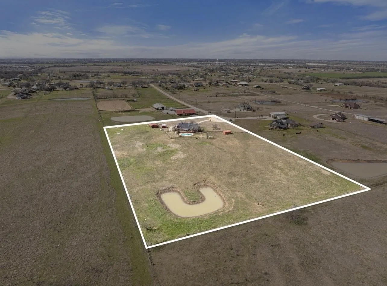 Single Family Residence For Sale in Denton County , 1690 Lawlis Lane, Sanger, Texas 76266, 3 Bedroom, 2 Bathroom, 2 Garage spaces, 2,884 Sqft, built in 2001, mls#21384545, Real Estate Agent in Sanger, Homes For Sale in Denton county, Homes For Sale in Sanger, Realtor in Sanger Texas, Real Estate Brokerage Independent Realty Texas, Luminita Cordes Realtor