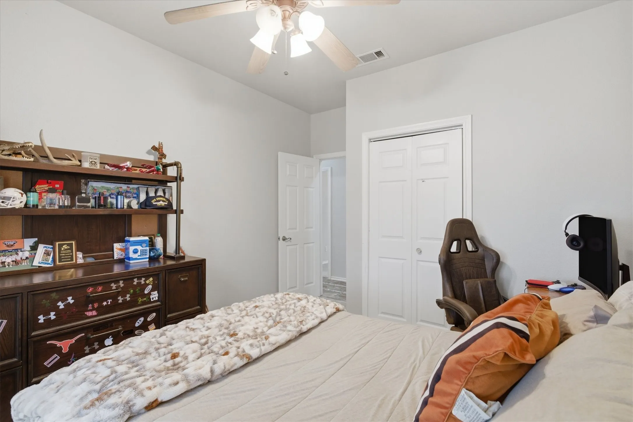 Single Family Residence For Sale in Denton County , 1690 Lawlis Lane, Sanger, Texas 76266, 3 Bedroom, 2 Bathroom, 2 Garage spaces, 2,884 Sqft, built in 2001, mls#21384545, Real Estate Agent in Sanger, Homes For Sale in Denton county, Homes For Sale in Sanger, Realtor in Sanger Texas, Real Estate Brokerage Independent Realty Texas, Luminita Cordes Realtor