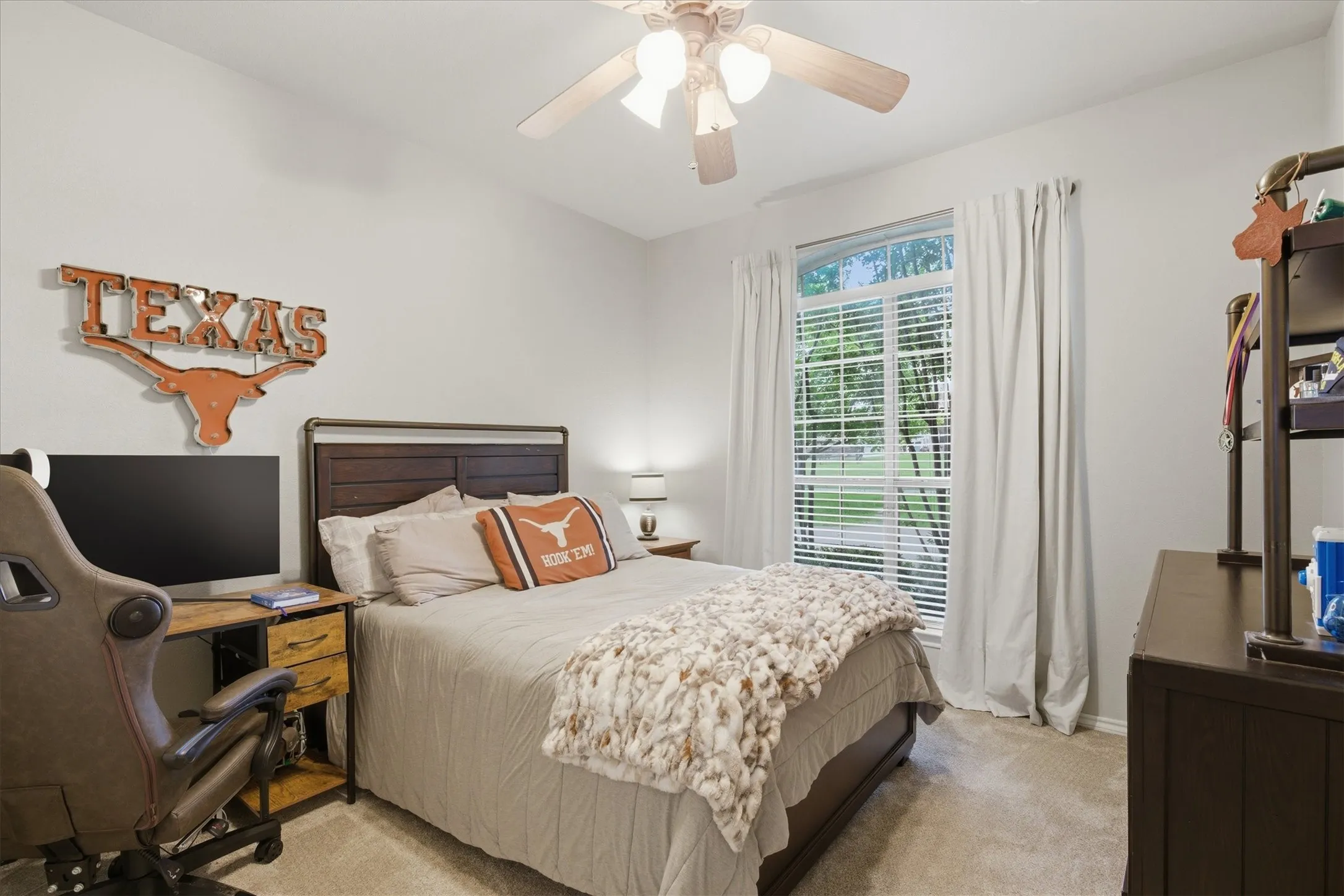 Single Family Residence For Sale in Denton County , 1690 Lawlis Lane, Sanger, Texas 76266, 3 Bedroom, 2 Bathroom, 2 Garage spaces, 2,884 Sqft, built in 2001, mls#21384545, Real Estate Agent in Sanger, Homes For Sale in Denton county, Homes For Sale in Sanger, Realtor in Sanger Texas, Real Estate Brokerage Independent Realty Texas, Luminita Cordes Realtor