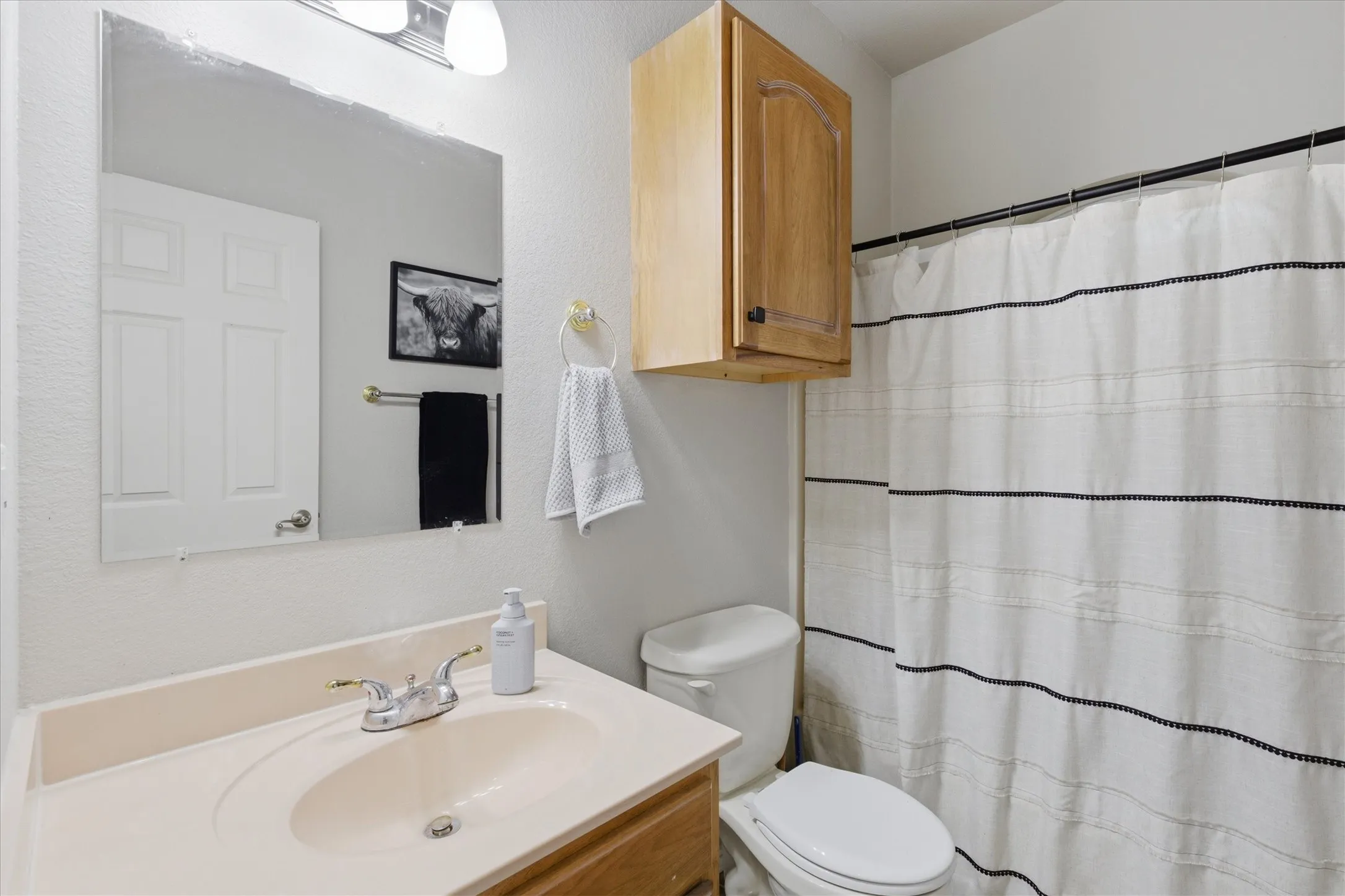 Single Family Residence For Sale in Denton County , 1690 Lawlis Lane, Sanger, Texas 76266, 3 Bedroom, 2 Bathroom, 2 Garage spaces, 2,884 Sqft, built in 2001, mls#21384545, Real Estate Agent in Sanger, Homes For Sale in Denton county, Homes For Sale in Sanger, Realtor in Sanger Texas, Real Estate Brokerage Independent Realty Texas, Luminita Cordes Realtor