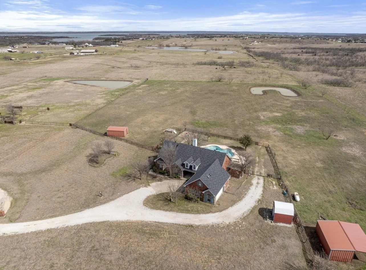 Single Family Residence For Sale in Denton County , 1690 Lawlis Lane, Sanger, Texas 76266, 3 Bedroom, 2 Bathroom, 2 Garage spaces, 2,884 Sqft, built in 2001, mls#21384545, Real Estate Agent in Sanger, Homes For Sale in Denton county, Homes For Sale in Sanger, Realtor in Sanger Texas, Real Estate Brokerage Independent Realty Texas, Luminita Cordes Realtor