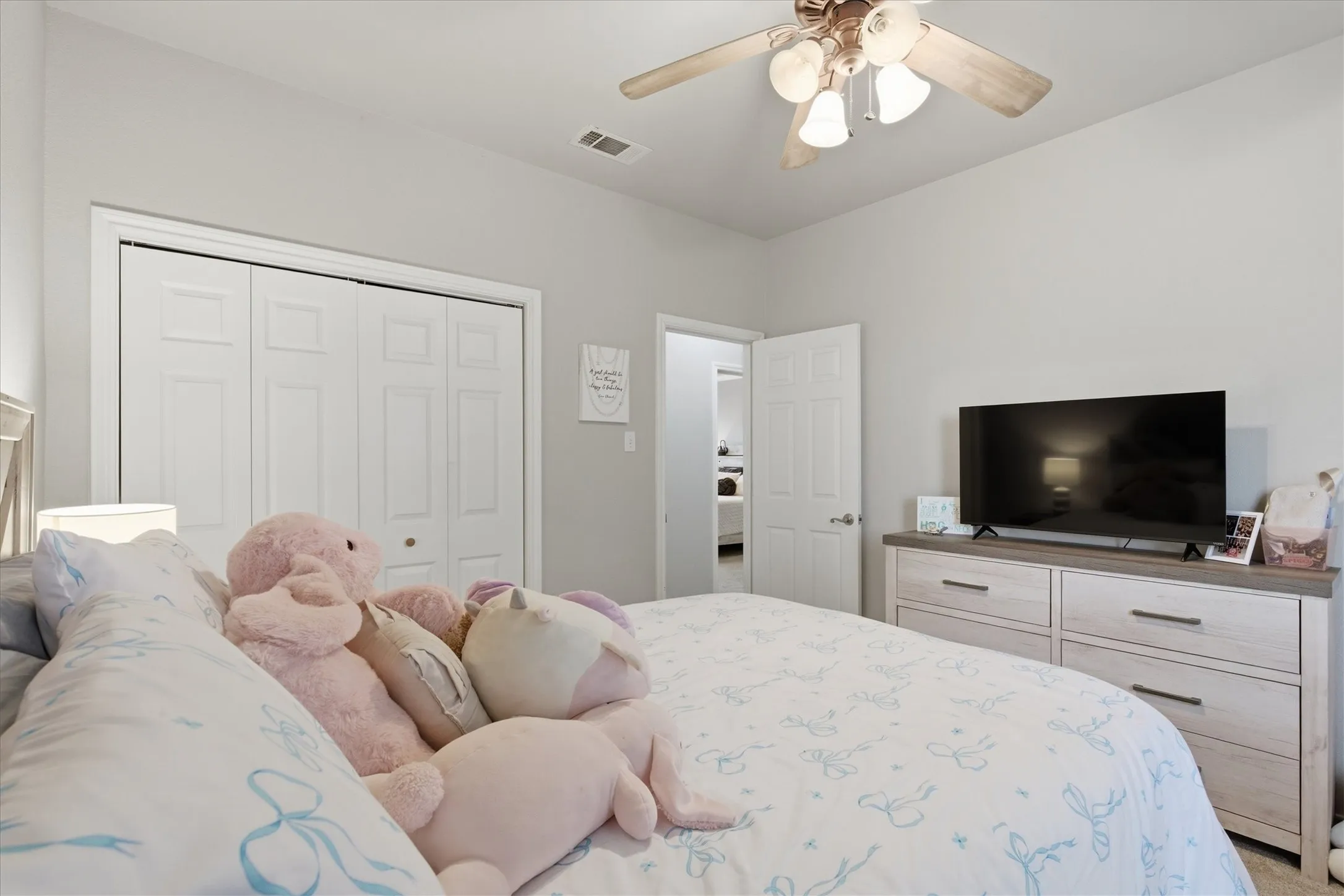 Single Family Residence For Sale in Denton County , 1690 Lawlis Lane, Sanger, Texas 76266, 3 Bedroom, 2 Bathroom, 2 Garage spaces, 2,884 Sqft, built in 2001, mls#21384545, Real Estate Agent in Sanger, Homes For Sale in Denton county, Homes For Sale in Sanger, Realtor in Sanger Texas, Real Estate Brokerage Independent Realty Texas, Luminita Cordes Realtor