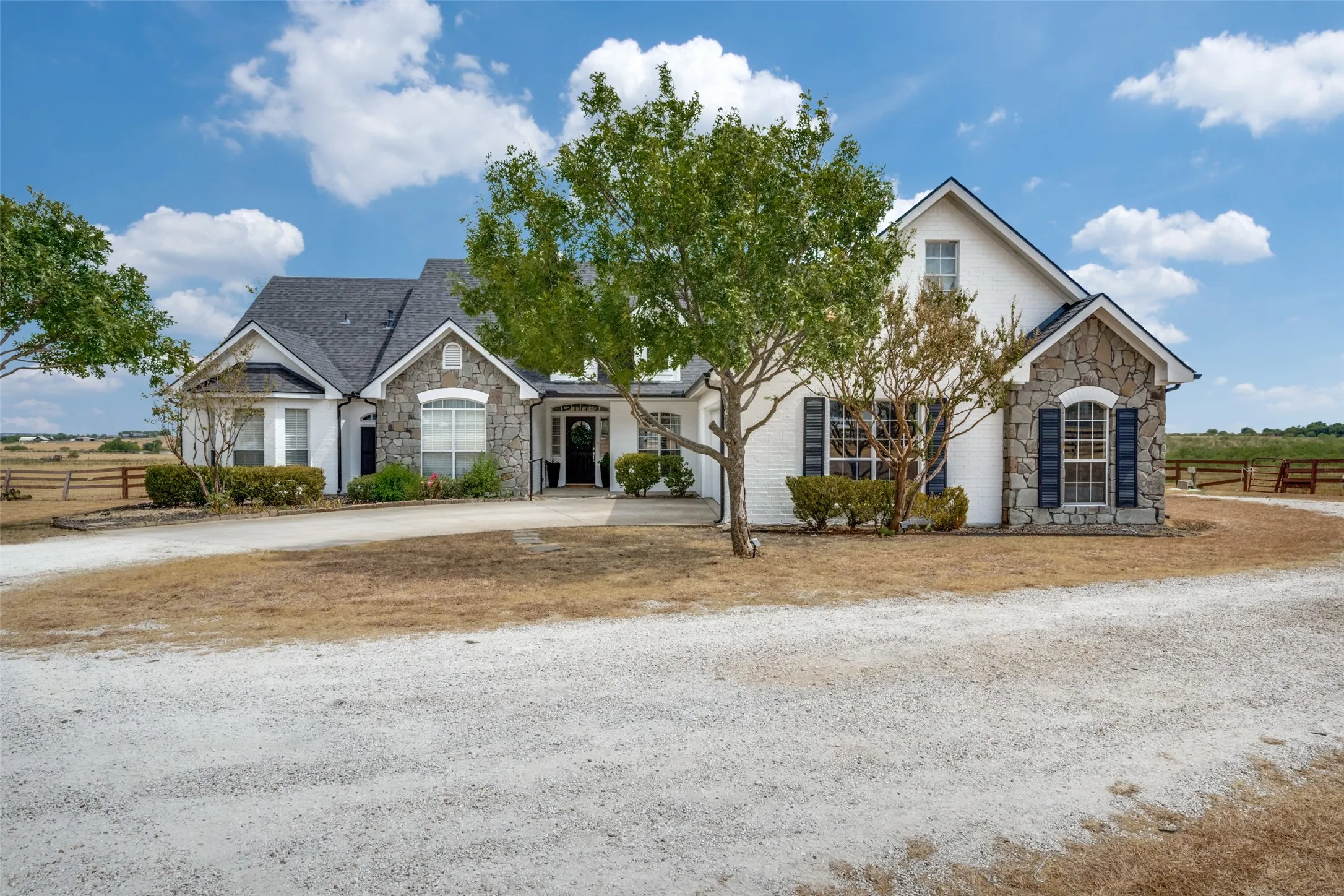 Single Family Residence For Sale in Denton County , 1690 Lawlis Lane, Sanger, Texas 76266, 3 Bedroom, 2 Bathroom, 2 Garage spaces, 2,884 Sqft, built in 2001, mls#21384545, Real Estate Agent in Sanger, Homes For Sale in Denton county, Homes For Sale in Sanger, Realtor in Sanger Texas, Real Estate Brokerage Independent Realty Texas, Luminita Cordes Realtor
