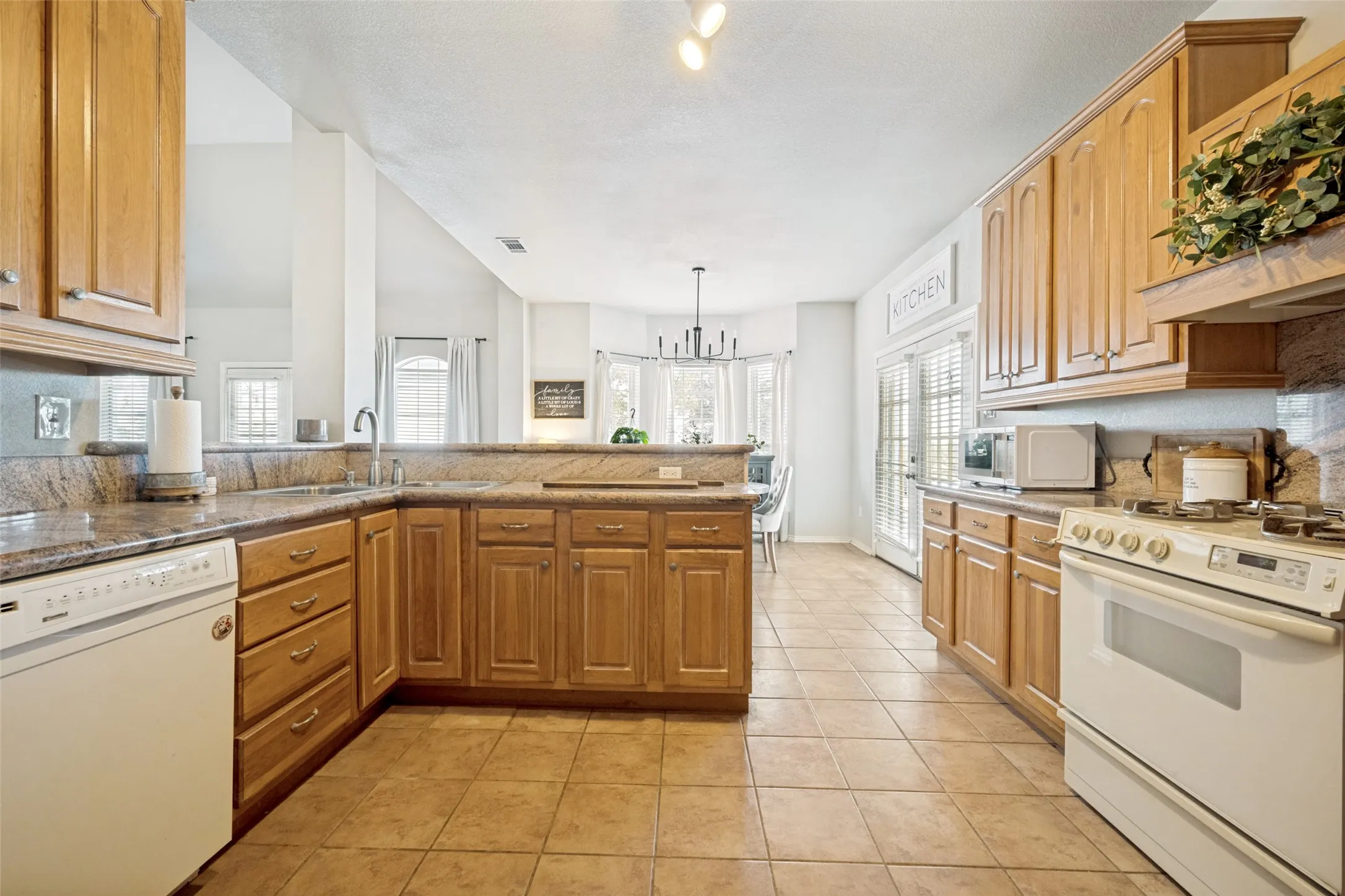 Single Family Residence For Sale in Denton County , 1690 Lawlis Lane, Sanger, Texas 76266, 3 Bedroom, 2 Bathroom, 2 Garage spaces, 2,884 Sqft, built in 2001, mls#21384545, Real Estate Agent in Sanger, Homes For Sale in Denton county, Homes For Sale in Sanger, Realtor in Sanger Texas, Real Estate Brokerage Independent Realty Texas, Luminita Cordes Realtor