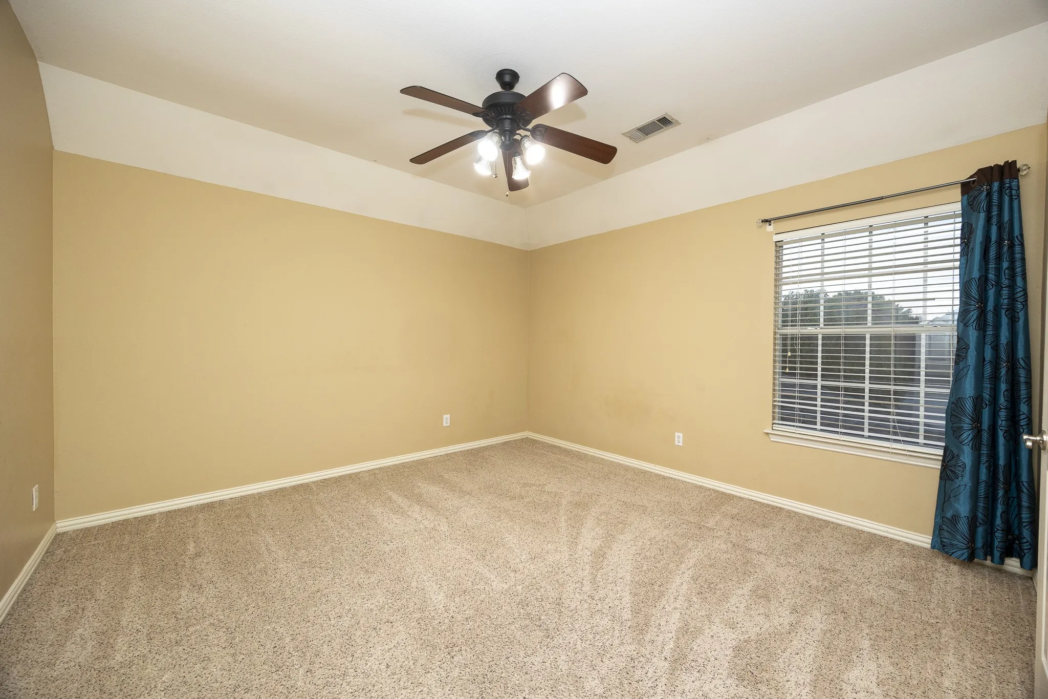 Single Family Residence For Rent in Collin County , 3417 Burnet Drive, Plano, Texas 75025, 4 Bedroom, 4 Bathroom, 3 Garage spaces, 3,189 Sqft, built in 1998, mls#21384568, Real Estate Agent in Plano, Homes For Rent in Collin county, Homes For Rent in Plano, Realtor in Plano Texas, Real Estate Brokerage Independent Realty Texas, Luminita Cordes Realtor