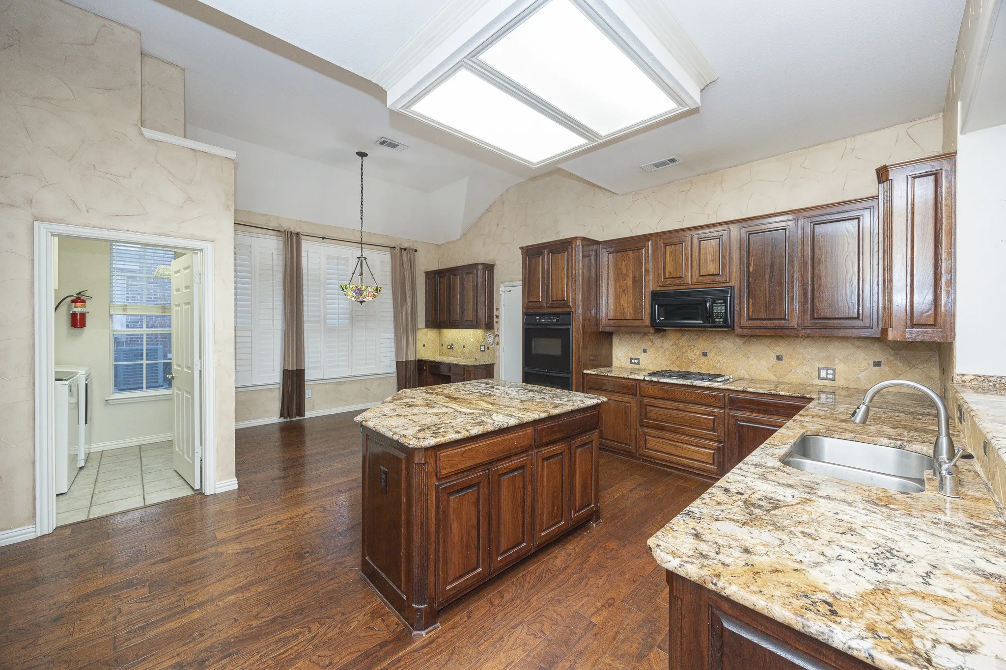 Single Family Residence For Rent in Collin County , 3417 Burnet Drive, Plano, Texas 75025, 4 Bedroom, 4 Bathroom, 3 Garage spaces, 3,189 Sqft, built in 1998, mls#21384568, Real Estate Agent in Plano, Homes For Rent in Collin county, Homes For Rent in Plano, Realtor in Plano Texas, Real Estate Brokerage Independent Realty Texas, Luminita Cordes Realtor