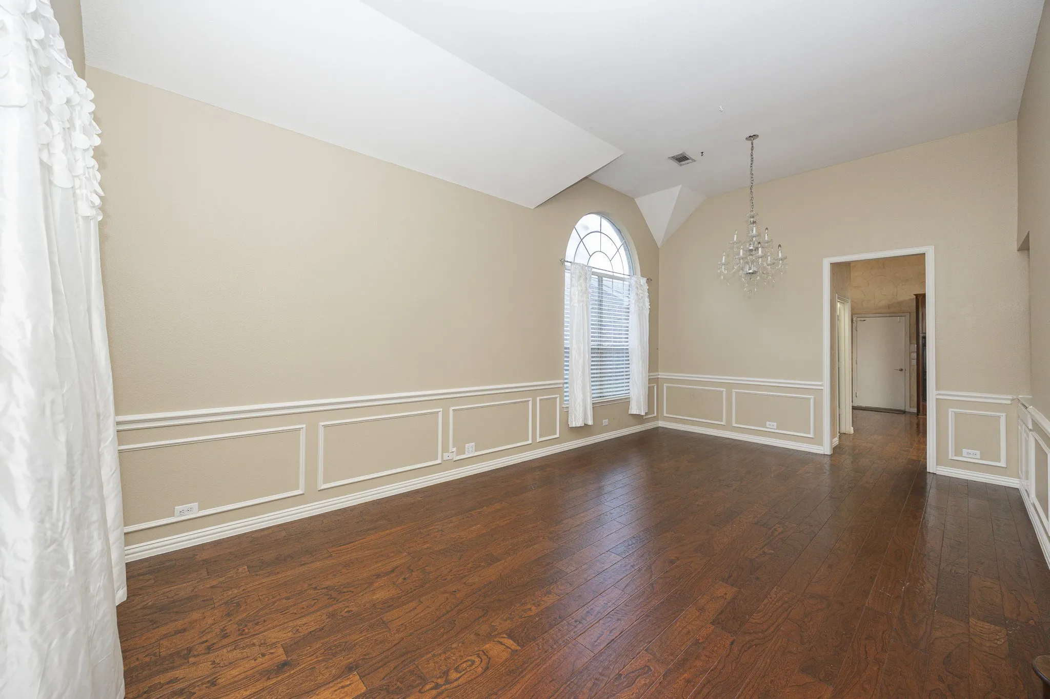 Single Family Residence For Rent in Collin County , 3417 Burnet Drive, Plano, Texas 75025, 4 Bedroom, 4 Bathroom, 3 Garage spaces, 3,189 Sqft, built in 1998, mls#21384568, Real Estate Agent in Plano, Homes For Rent in Collin county, Homes For Rent in Plano, Realtor in Plano Texas, Real Estate Brokerage Independent Realty Texas, Luminita Cordes Realtor