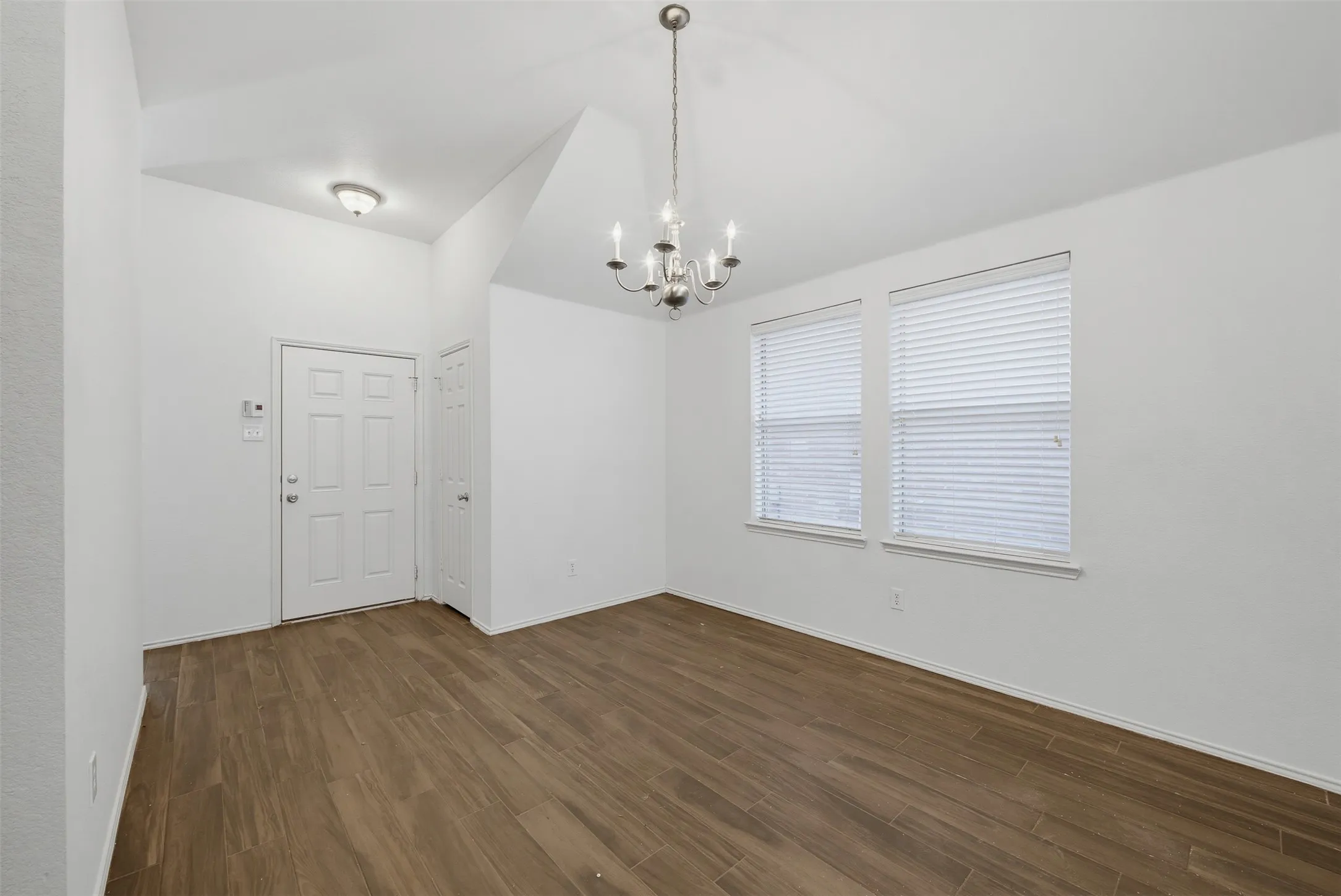 Single Family Residence For Sale in Tarrant County , 6025 Walleye Drive, Fort Worth, Texas 76179, 3 Bedroom, 2 Bathroom, 2 Garage spaces, 1,661 Sqft, built in 2006, mls#21380576, Real Estate Agent in Fort Worth, Homes For Sale in Tarrant county, Homes For Sale in Fort Worth, Realtor in Fort Worth Texas, Real Estate Brokerage Independent Realty Texas, Luminita Cordes Realtor