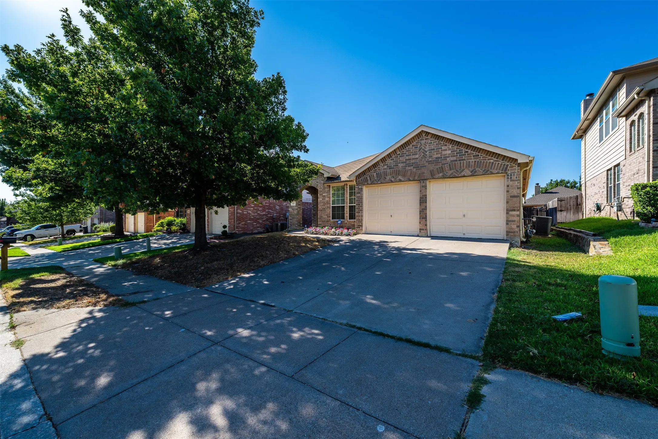 Single Family Residence For Sale in Tarrant County , 6025 Walleye Drive, Fort Worth, Texas 76179, 3 Bedroom, 2 Bathroom, 2 Garage spaces, 1,661 Sqft, built in 2006, mls#21380576, Real Estate Agent in Fort Worth, Homes For Sale in Tarrant county, Homes For Sale in Fort Worth, Realtor in Fort Worth Texas, Real Estate Brokerage Independent Realty Texas, Luminita Cordes Realtor