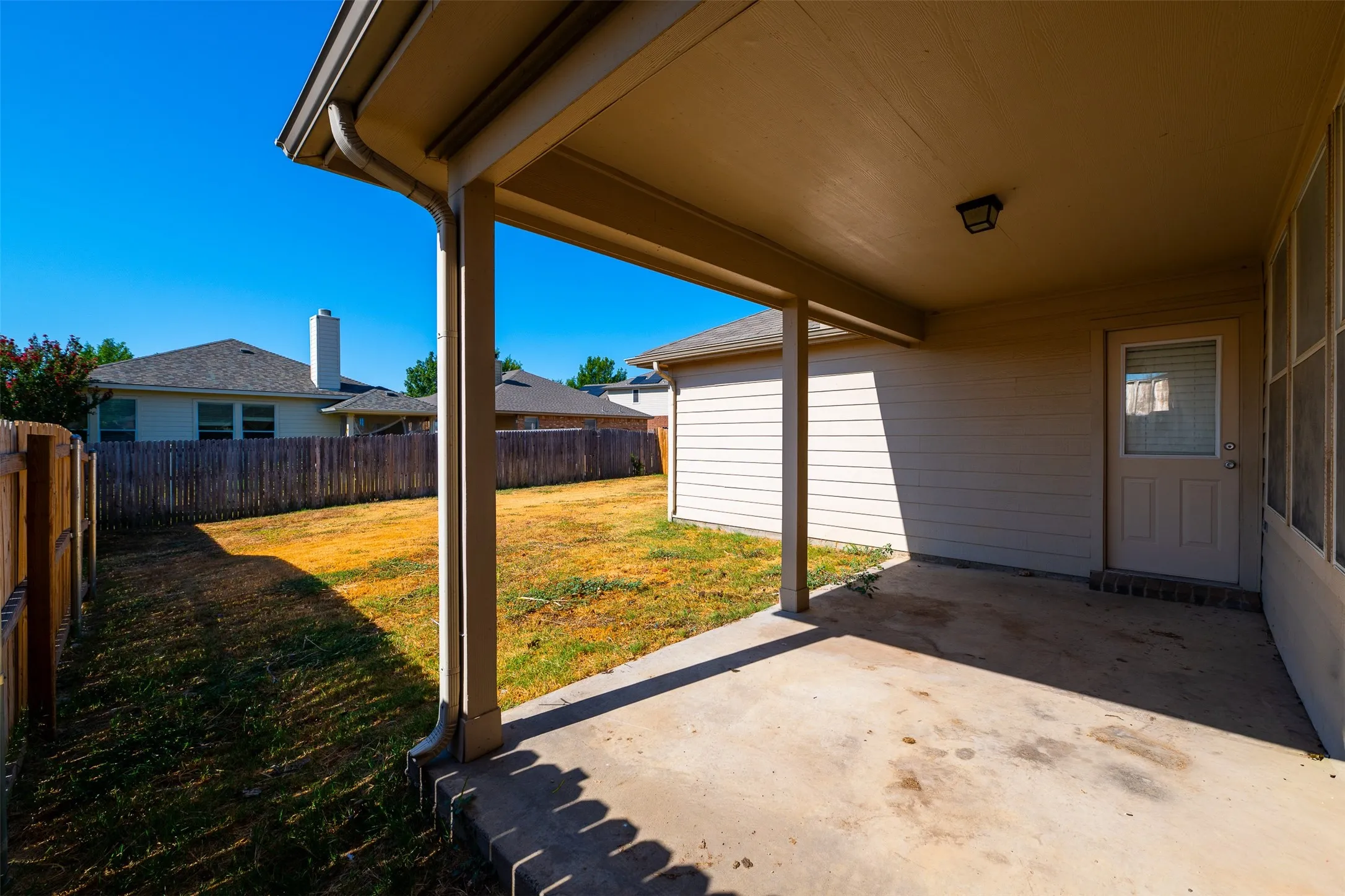 Single Family Residence For Sale in Tarrant County , 6025 Walleye Drive, Fort Worth, Texas 76179, 3 Bedroom, 2 Bathroom, 2 Garage spaces, 1,661 Sqft, built in 2006, mls#21380576, Real Estate Agent in Fort Worth, Homes For Sale in Tarrant county, Homes For Sale in Fort Worth, Realtor in Fort Worth Texas, Real Estate Brokerage Independent Realty Texas, Luminita Cordes Realtor