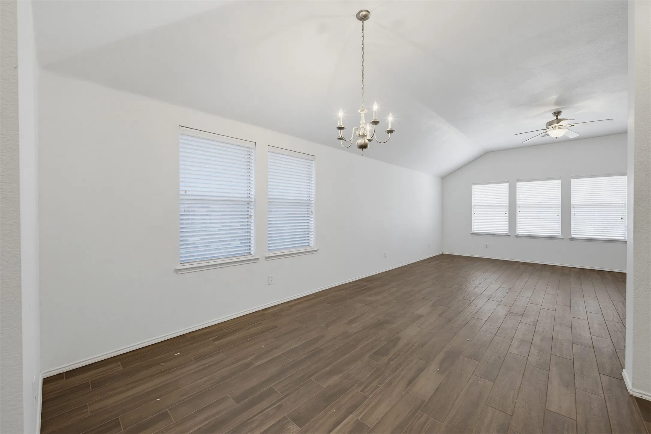 Single Family Residence For Sale in Tarrant County , 6025 Walleye Drive, Fort Worth, Texas 76179, 3 Bedroom, 2 Bathroom, 2 Garage spaces, 1,661 Sqft, built in 2006, mls#21380576, Real Estate Agent in Fort Worth, Homes For Sale in Tarrant county, Homes For Sale in Fort Worth, Realtor in Fort Worth Texas, Real Estate Brokerage Independent Realty Texas, Luminita Cordes Realtor