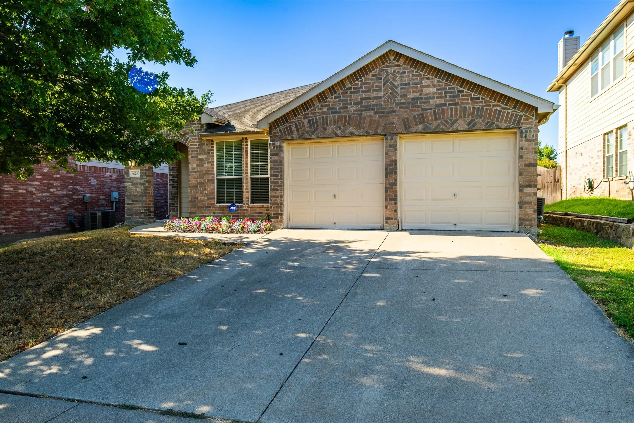 Single Family Residence For Sale in Tarrant County , 6025 Walleye Drive, Fort Worth, Texas 76179, 3 Bedroom, 2 Bathroom, 2 Garage spaces, 1,661 Sqft, built in 2006, mls#21380576, Real Estate Agent in Fort Worth, Homes For Sale in Tarrant county, Homes For Sale in Fort Worth, Realtor in Fort Worth Texas, Real Estate Brokerage Independent Realty Texas, Luminita Cordes Realtor