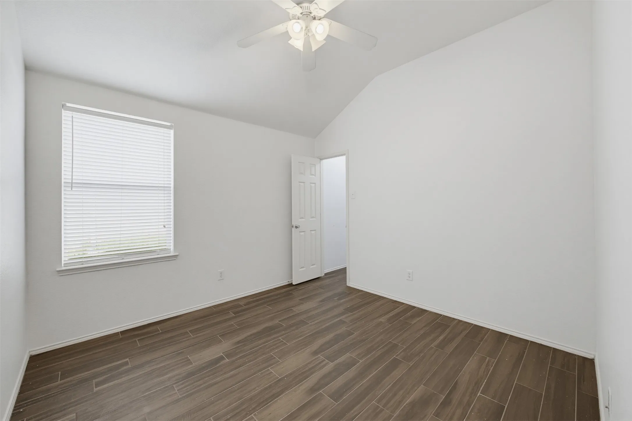 Single Family Residence For Sale in Tarrant County , 6025 Walleye Drive, Fort Worth, Texas 76179, 3 Bedroom, 2 Bathroom, 2 Garage spaces, 1,661 Sqft, built in 2006, mls#21380576, Real Estate Agent in Fort Worth, Homes For Sale in Tarrant county, Homes For Sale in Fort Worth, Realtor in Fort Worth Texas, Real Estate Brokerage Independent Realty Texas, Luminita Cordes Realtor