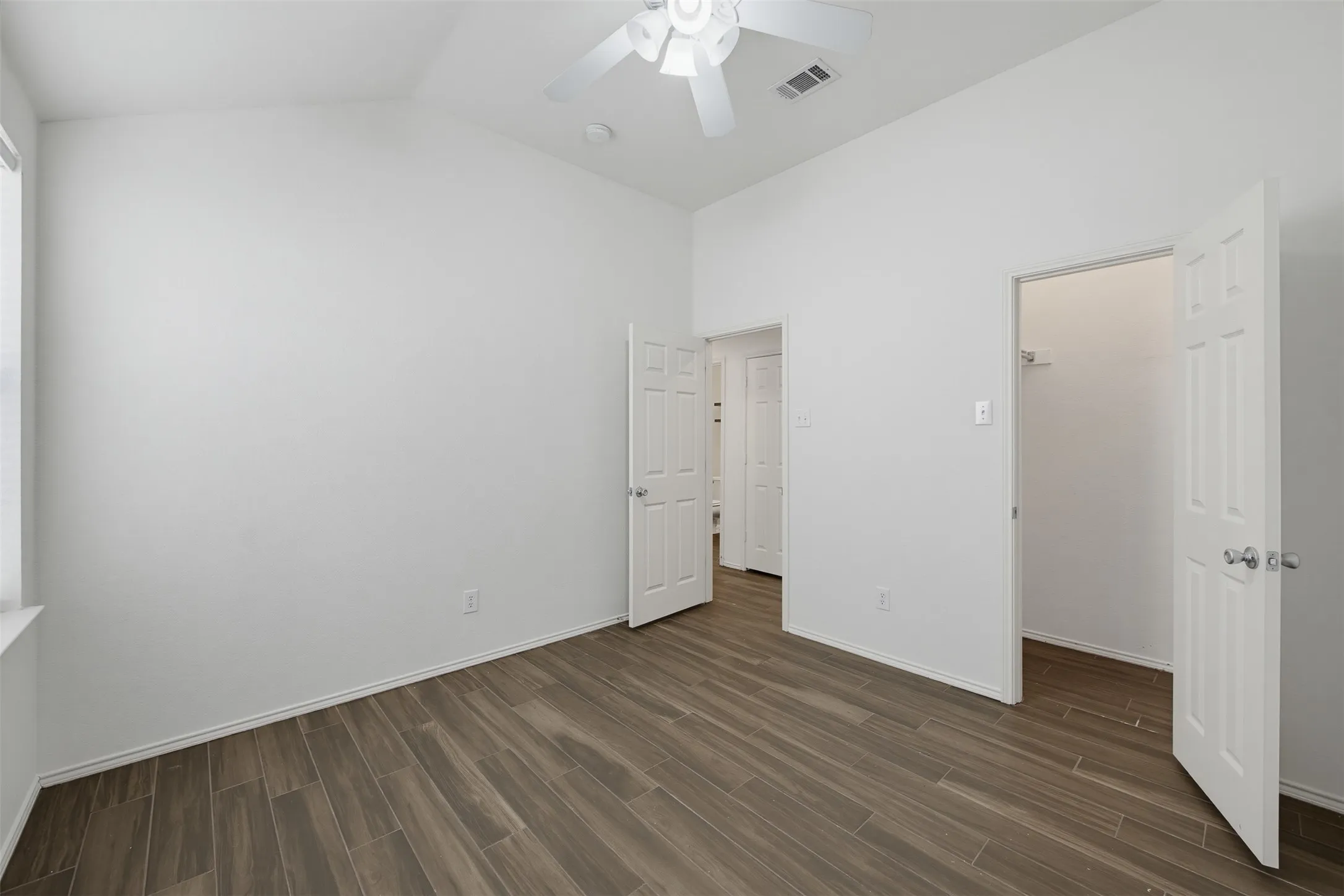 Single Family Residence For Sale in Tarrant County , 6025 Walleye Drive, Fort Worth, Texas 76179, 3 Bedroom, 2 Bathroom, 2 Garage spaces, 1,661 Sqft, built in 2006, mls#21380576, Real Estate Agent in Fort Worth, Homes For Sale in Tarrant county, Homes For Sale in Fort Worth, Realtor in Fort Worth Texas, Real Estate Brokerage Independent Realty Texas, Luminita Cordes Realtor