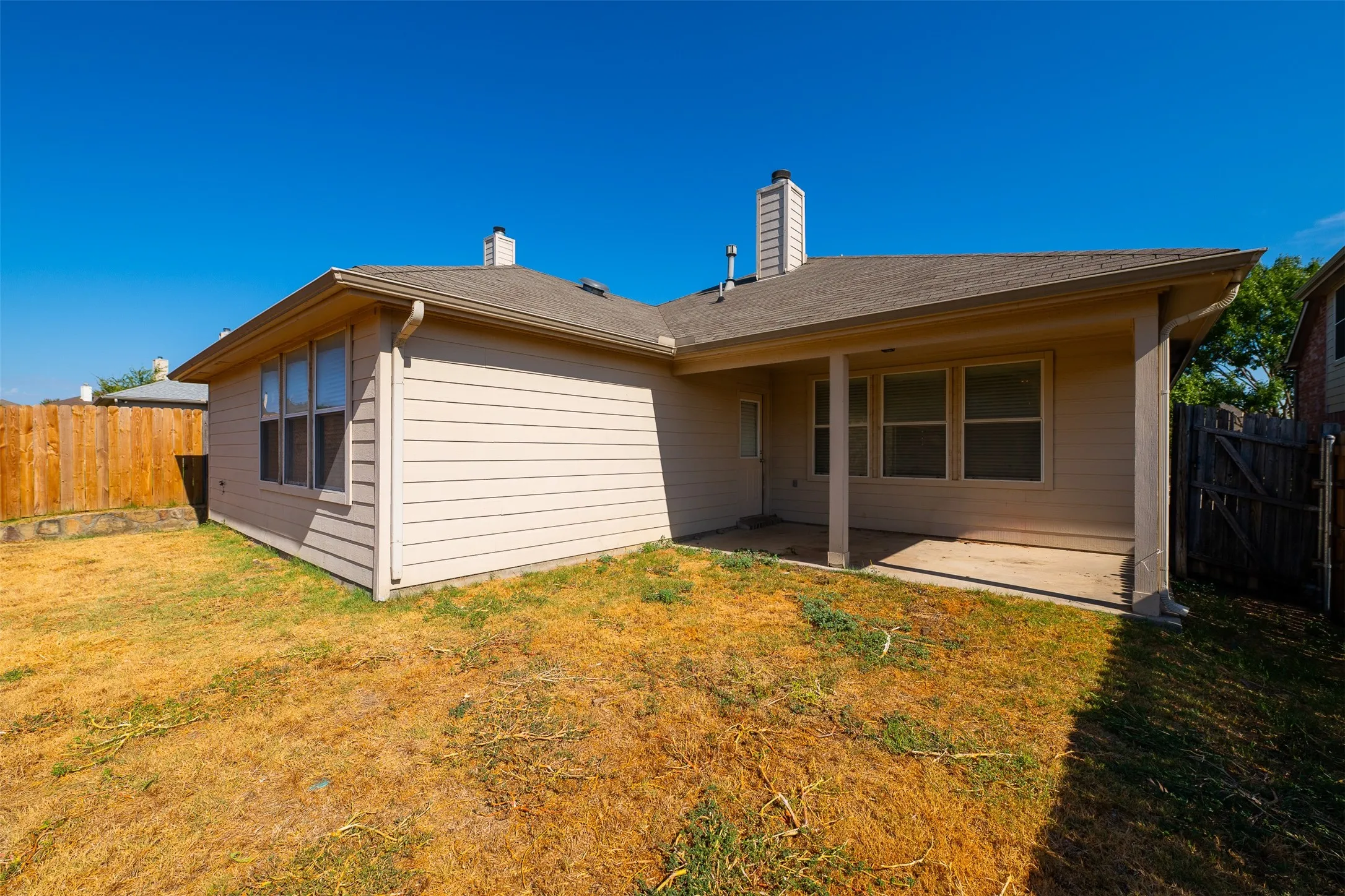 Single Family Residence For Sale in Tarrant County , 6025 Walleye Drive, Fort Worth, Texas 76179, 3 Bedroom, 2 Bathroom, 2 Garage spaces, 1,661 Sqft, built in 2006, mls#21380576, Real Estate Agent in Fort Worth, Homes For Sale in Tarrant county, Homes For Sale in Fort Worth, Realtor in Fort Worth Texas, Real Estate Brokerage Independent Realty Texas, Luminita Cordes Realtor