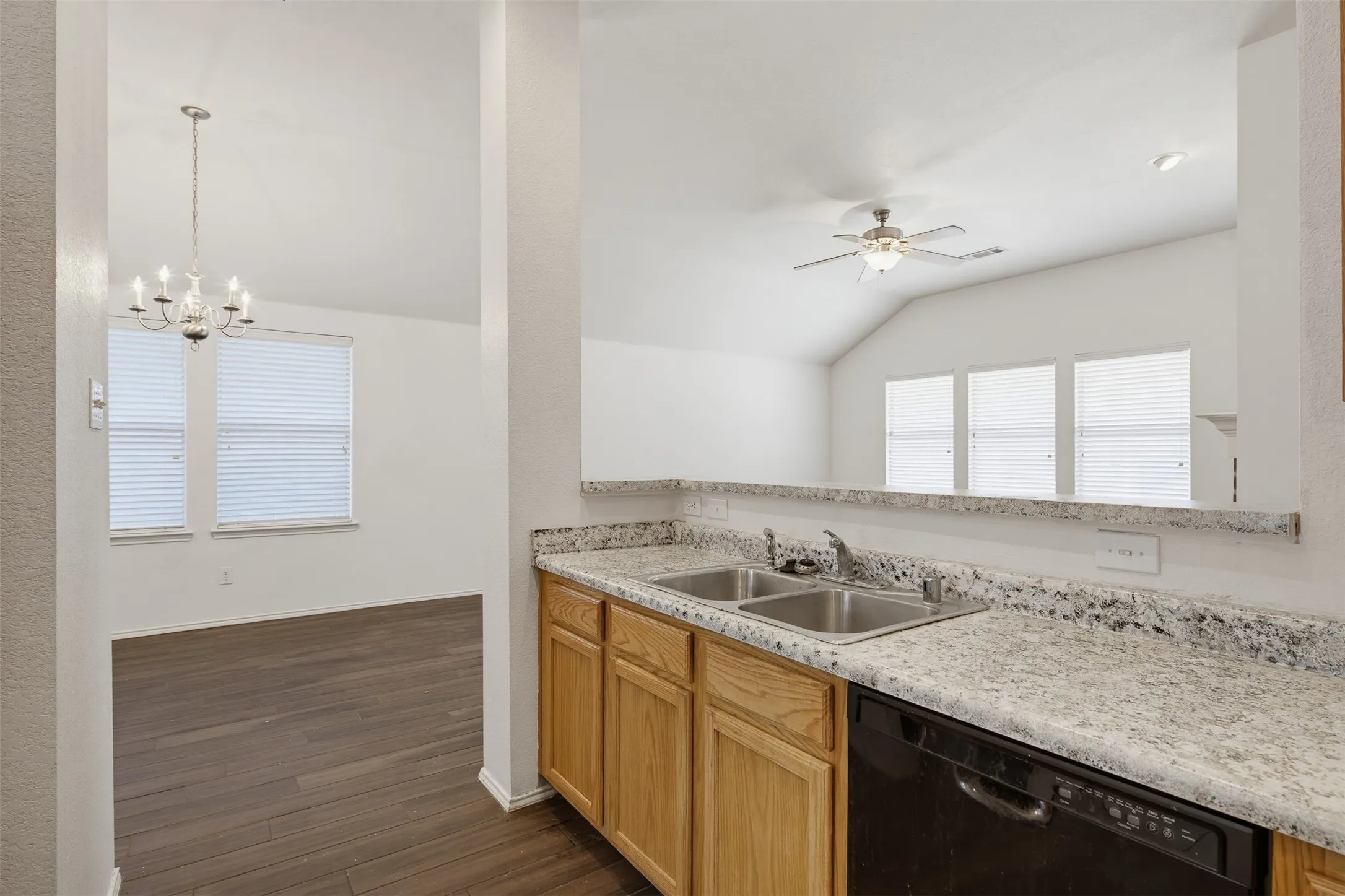 Single Family Residence For Sale in Tarrant County , 6025 Walleye Drive, Fort Worth, Texas 76179, 3 Bedroom, 2 Bathroom, 2 Garage spaces, 1,661 Sqft, built in 2006, mls#21380576, Real Estate Agent in Fort Worth, Homes For Sale in Tarrant county, Homes For Sale in Fort Worth, Realtor in Fort Worth Texas, Real Estate Brokerage Independent Realty Texas, Luminita Cordes Realtor