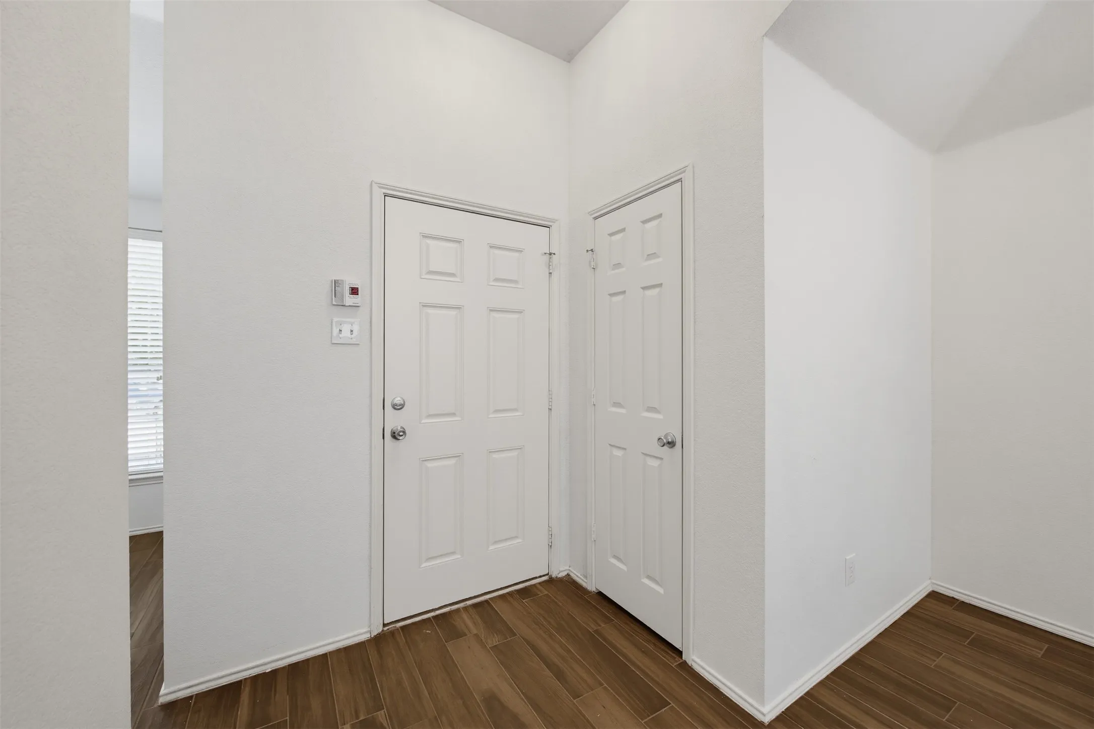 Single Family Residence For Sale in Tarrant County , 6025 Walleye Drive, Fort Worth, Texas 76179, 3 Bedroom, 2 Bathroom, 2 Garage spaces, 1,661 Sqft, built in 2006, mls#21380576, Real Estate Agent in Fort Worth, Homes For Sale in Tarrant county, Homes For Sale in Fort Worth, Realtor in Fort Worth Texas, Real Estate Brokerage Independent Realty Texas, Luminita Cordes Realtor