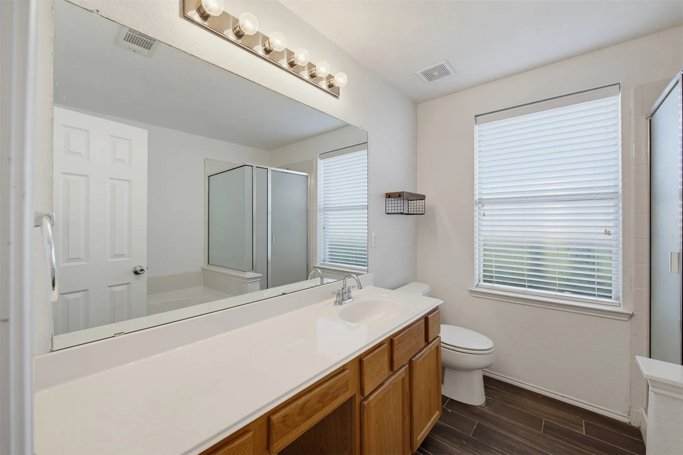 Single Family Residence For Sale in Tarrant County , 6025 Walleye Drive, Fort Worth, Texas 76179, 3 Bedroom, 2 Bathroom, 2 Garage spaces, 1,661 Sqft, built in 2006, mls#21380576, Real Estate Agent in Fort Worth, Homes For Sale in Tarrant county, Homes For Sale in Fort Worth, Realtor in Fort Worth Texas, Real Estate Brokerage Independent Realty Texas, Luminita Cordes Realtor