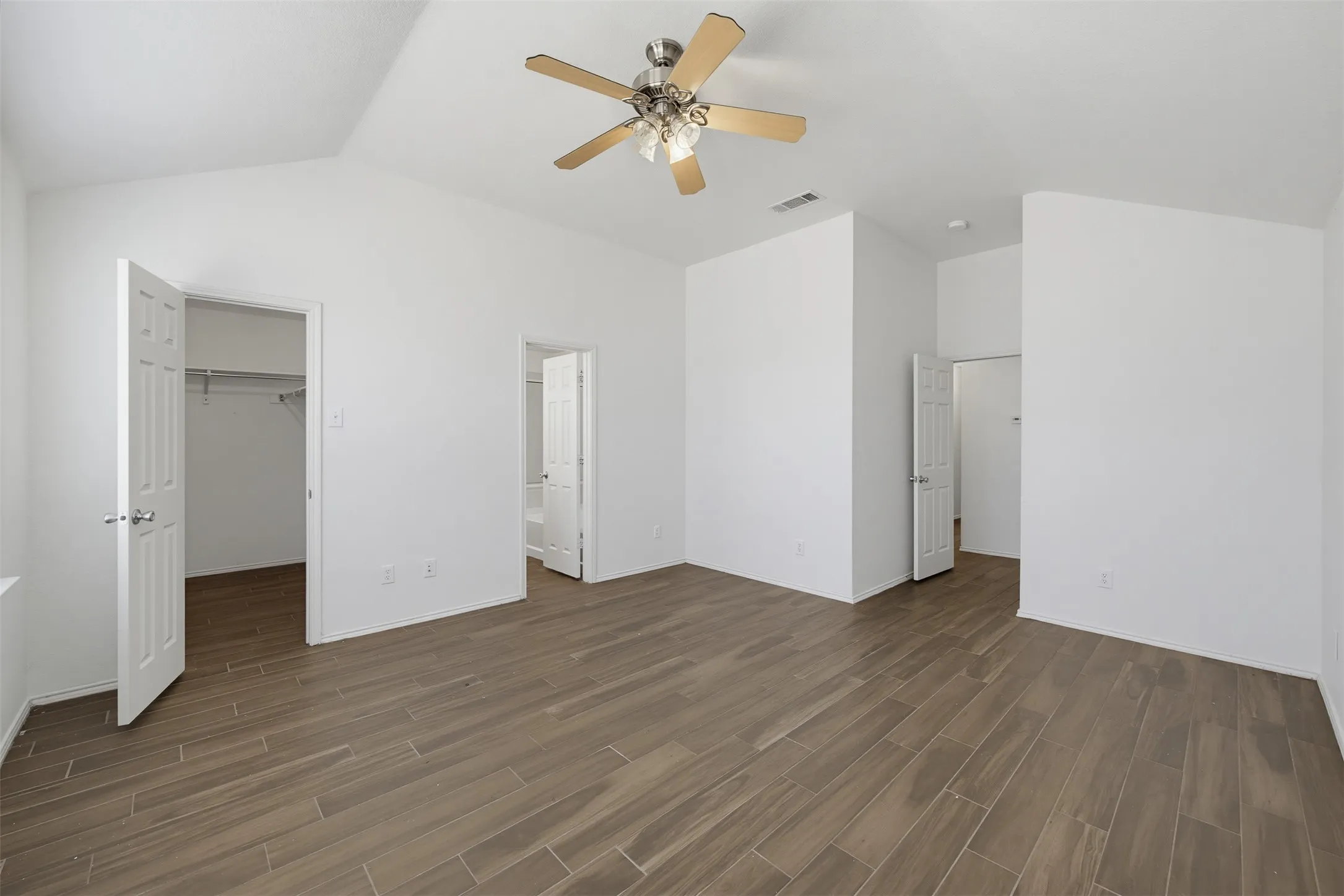 Single Family Residence For Sale in Tarrant County , 6025 Walleye Drive, Fort Worth, Texas 76179, 3 Bedroom, 2 Bathroom, 2 Garage spaces, 1,661 Sqft, built in 2006, mls#21380576, Real Estate Agent in Fort Worth, Homes For Sale in Tarrant county, Homes For Sale in Fort Worth, Realtor in Fort Worth Texas, Real Estate Brokerage Independent Realty Texas, Luminita Cordes Realtor