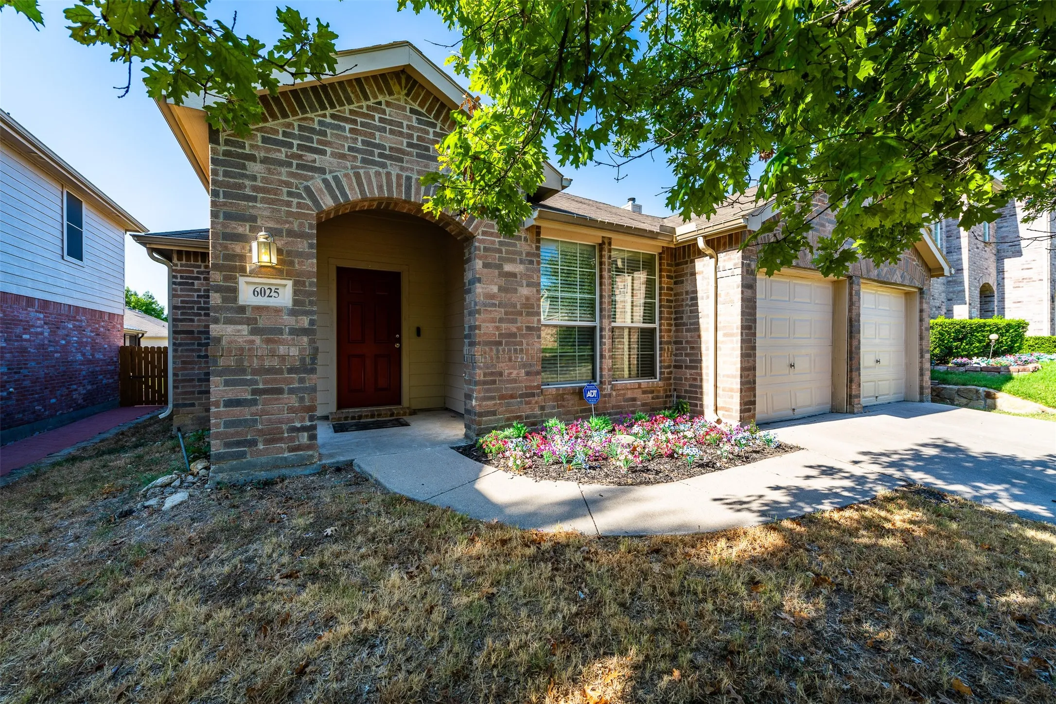 Single Family Residence For Sale in Tarrant County , 6025 Walleye Drive, Fort Worth, Texas 76179, 3 Bedroom, 2 Bathroom, 2 Garage spaces, 1,661 Sqft, built in 2006, mls#21380576, Real Estate Agent in Fort Worth, Homes For Sale in Tarrant county, Homes For Sale in Fort Worth, Realtor in Fort Worth Texas, Real Estate Brokerage Independent Realty Texas, Luminita Cordes Realtor