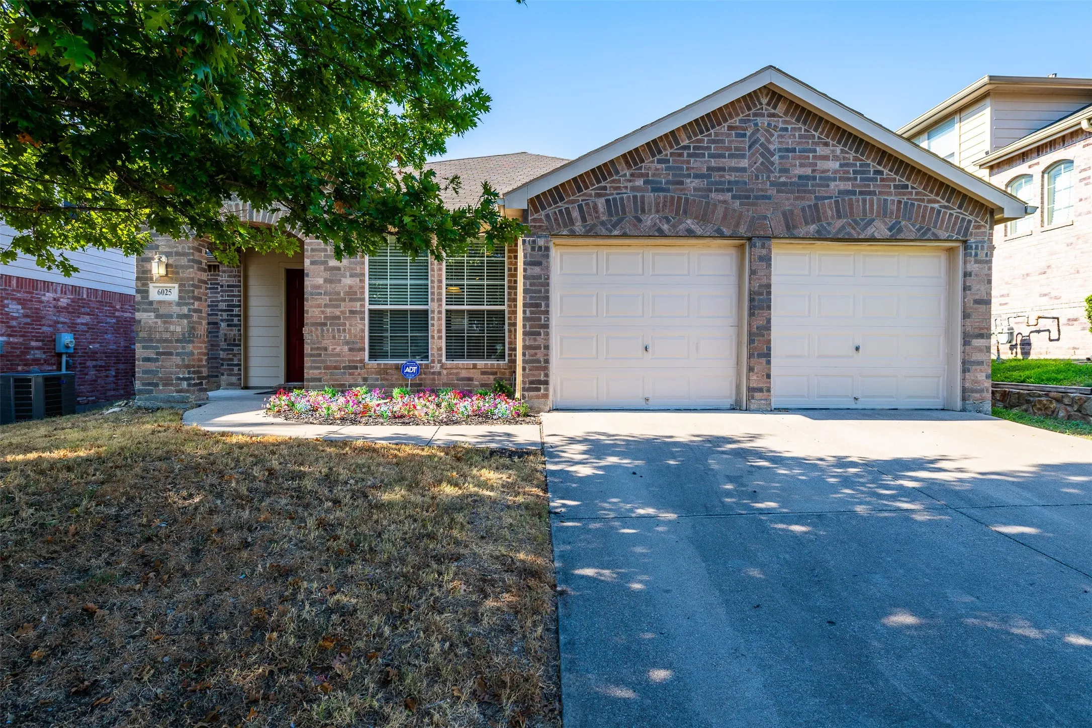 Single Family Residence For Sale in Tarrant County , 6025 Walleye Drive, Fort Worth, Texas 76179, 3 Bedroom, 2 Bathroom, 2 Garage spaces, 1,661 Sqft, built in 2006, mls#21380576, Real Estate Agent in Fort Worth, Homes For Sale in Tarrant county, Homes For Sale in Fort Worth, Realtor in Fort Worth Texas, Real Estate Brokerage Independent Realty Texas, Luminita Cordes Realtor