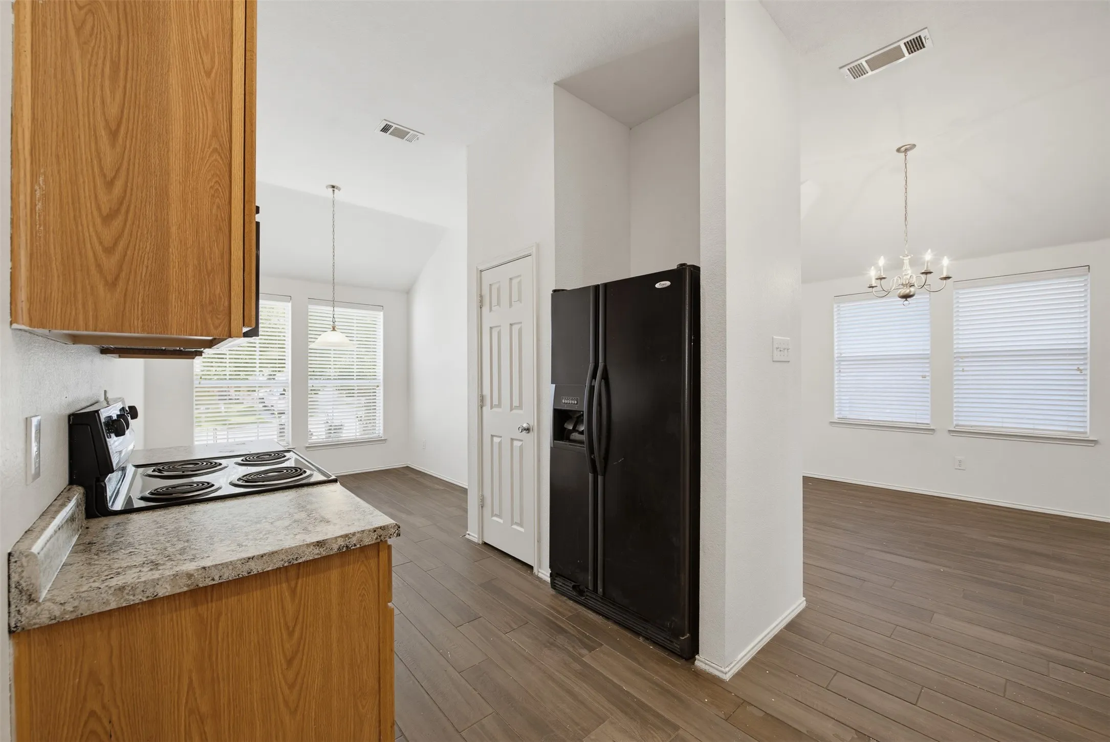 Single Family Residence For Sale in Tarrant County , 6025 Walleye Drive, Fort Worth, Texas 76179, 3 Bedroom, 2 Bathroom, 2 Garage spaces, 1,661 Sqft, built in 2006, mls#21380576, Real Estate Agent in Fort Worth, Homes For Sale in Tarrant county, Homes For Sale in Fort Worth, Realtor in Fort Worth Texas, Real Estate Brokerage Independent Realty Texas, Luminita Cordes Realtor