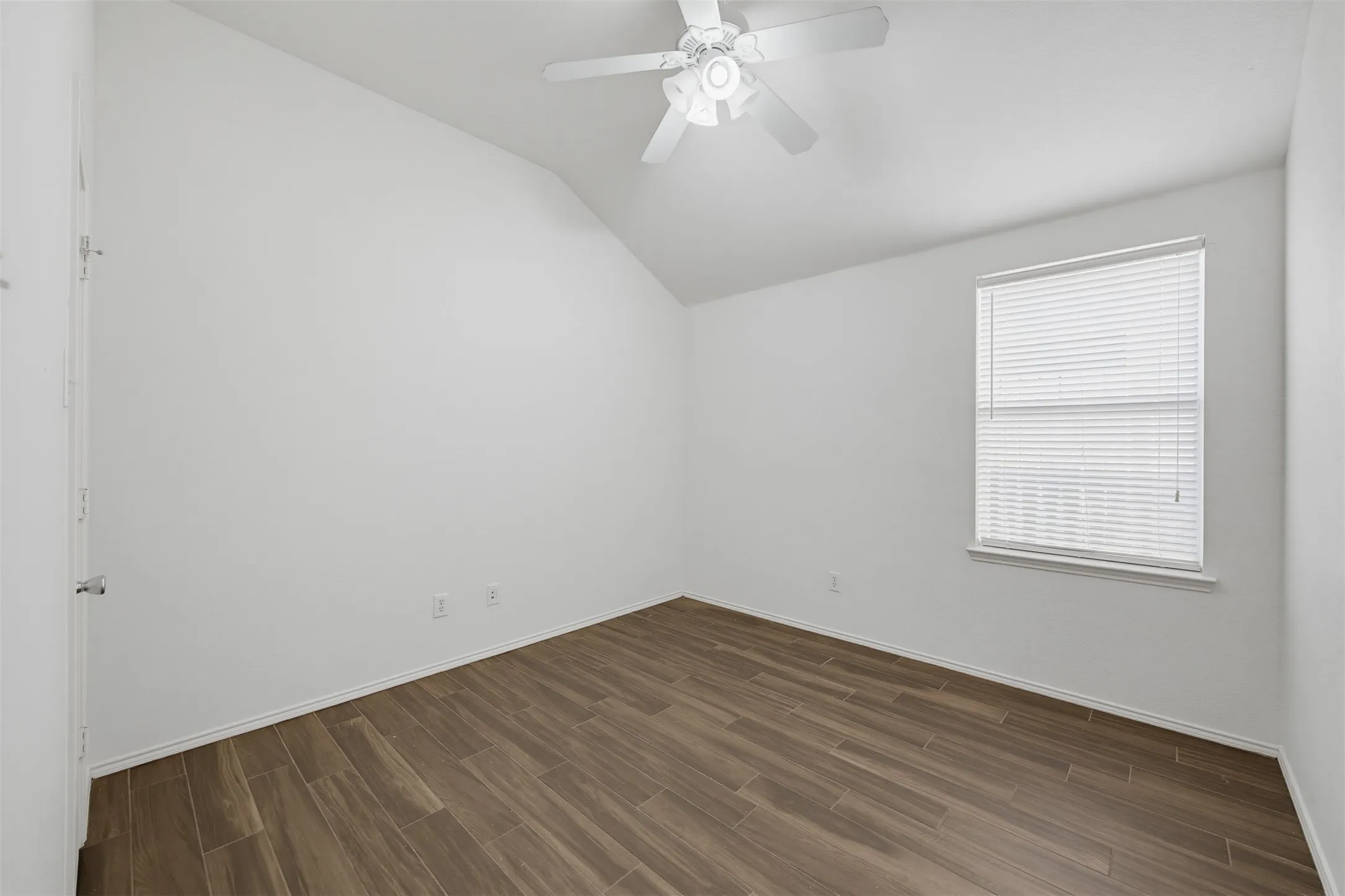 Single Family Residence For Sale in Tarrant County , 6025 Walleye Drive, Fort Worth, Texas 76179, 3 Bedroom, 2 Bathroom, 2 Garage spaces, 1,661 Sqft, built in 2006, mls#21380576, Real Estate Agent in Fort Worth, Homes For Sale in Tarrant county, Homes For Sale in Fort Worth, Realtor in Fort Worth Texas, Real Estate Brokerage Independent Realty Texas, Luminita Cordes Realtor