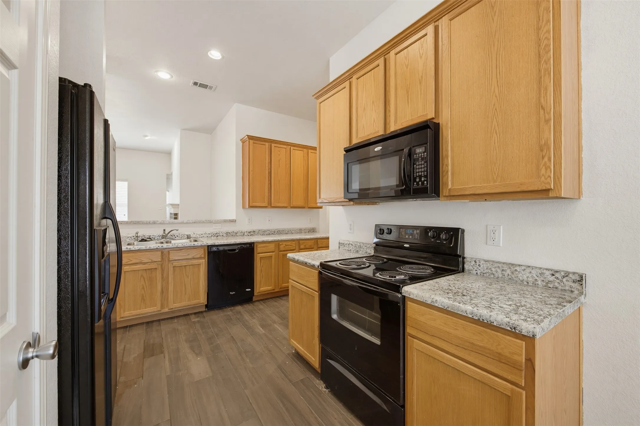 Single Family Residence For Sale in Tarrant County , 6025 Walleye Drive, Fort Worth, Texas 76179, 3 Bedroom, 2 Bathroom, 2 Garage spaces, 1,661 Sqft, built in 2006, mls#21380576, Real Estate Agent in Fort Worth, Homes For Sale in Tarrant county, Homes For Sale in Fort Worth, Realtor in Fort Worth Texas, Real Estate Brokerage Independent Realty Texas, Luminita Cordes Realtor
