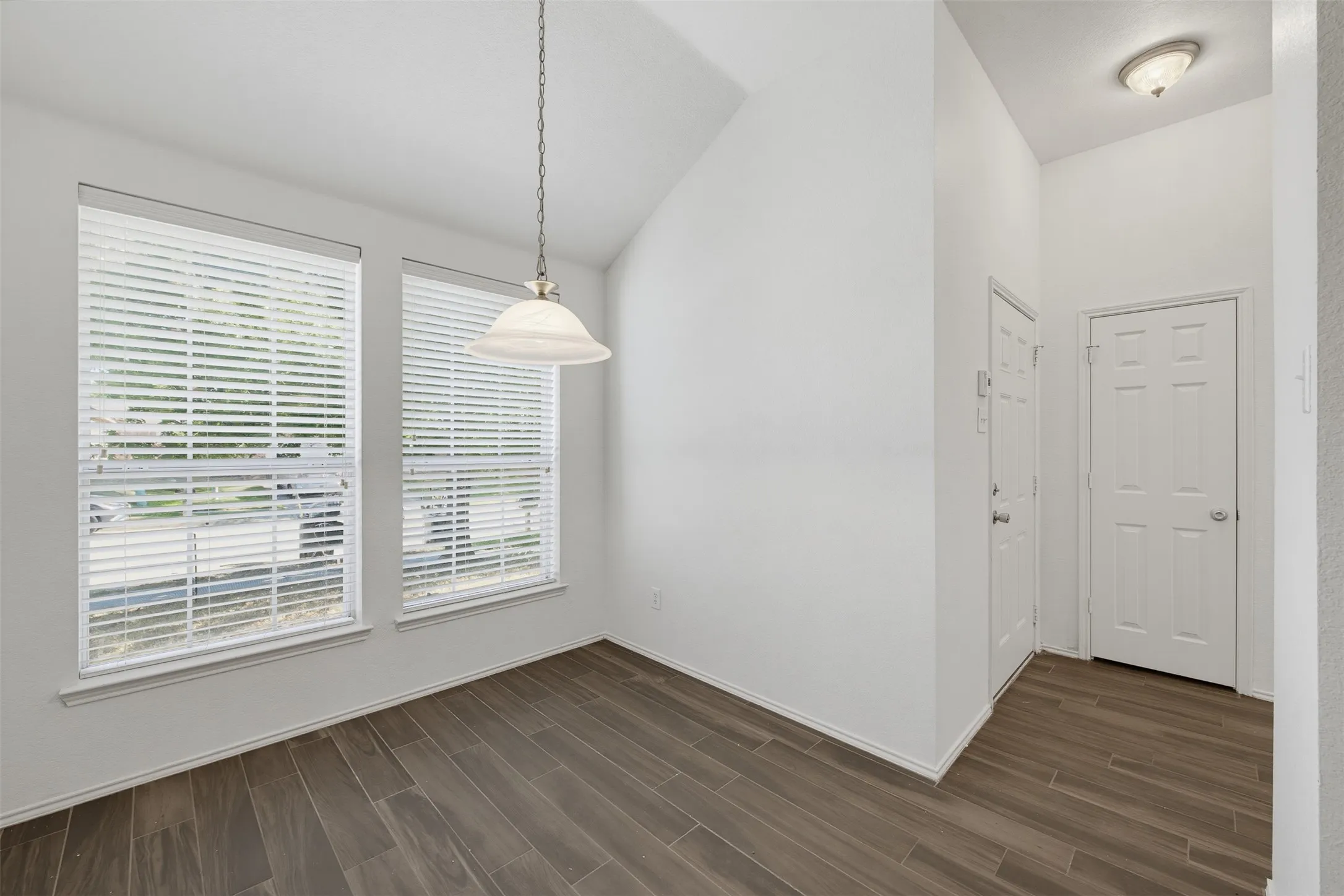 Single Family Residence For Sale in Tarrant County , 6025 Walleye Drive, Fort Worth, Texas 76179, 3 Bedroom, 2 Bathroom, 2 Garage spaces, 1,661 Sqft, built in 2006, mls#21380576, Real Estate Agent in Fort Worth, Homes For Sale in Tarrant county, Homes For Sale in Fort Worth, Realtor in Fort Worth Texas, Real Estate Brokerage Independent Realty Texas, Luminita Cordes Realtor