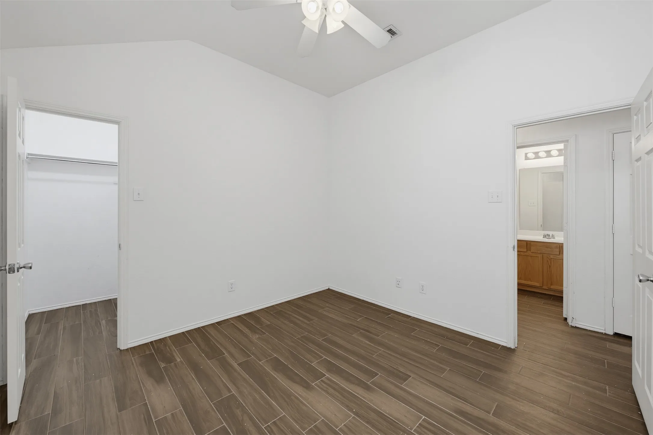 Single Family Residence For Sale in Tarrant County , 6025 Walleye Drive, Fort Worth, Texas 76179, 3 Bedroom, 2 Bathroom, 2 Garage spaces, 1,661 Sqft, built in 2006, mls#21380576, Real Estate Agent in Fort Worth, Homes For Sale in Tarrant county, Homes For Sale in Fort Worth, Realtor in Fort Worth Texas, Real Estate Brokerage Independent Realty Texas, Luminita Cordes Realtor