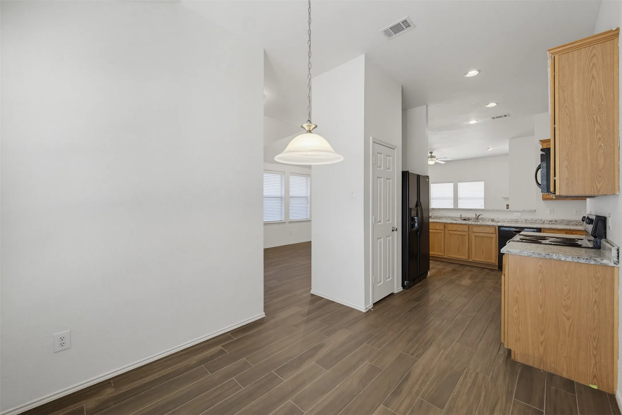 Single Family Residence For Sale in Tarrant County , 6025 Walleye Drive, Fort Worth, Texas 76179, 3 Bedroom, 2 Bathroom, 2 Garage spaces, 1,661 Sqft, built in 2006, mls#21380576, Real Estate Agent in Fort Worth, Homes For Sale in Tarrant county, Homes For Sale in Fort Worth, Realtor in Fort Worth Texas, Real Estate Brokerage Independent Realty Texas, Luminita Cordes Realtor