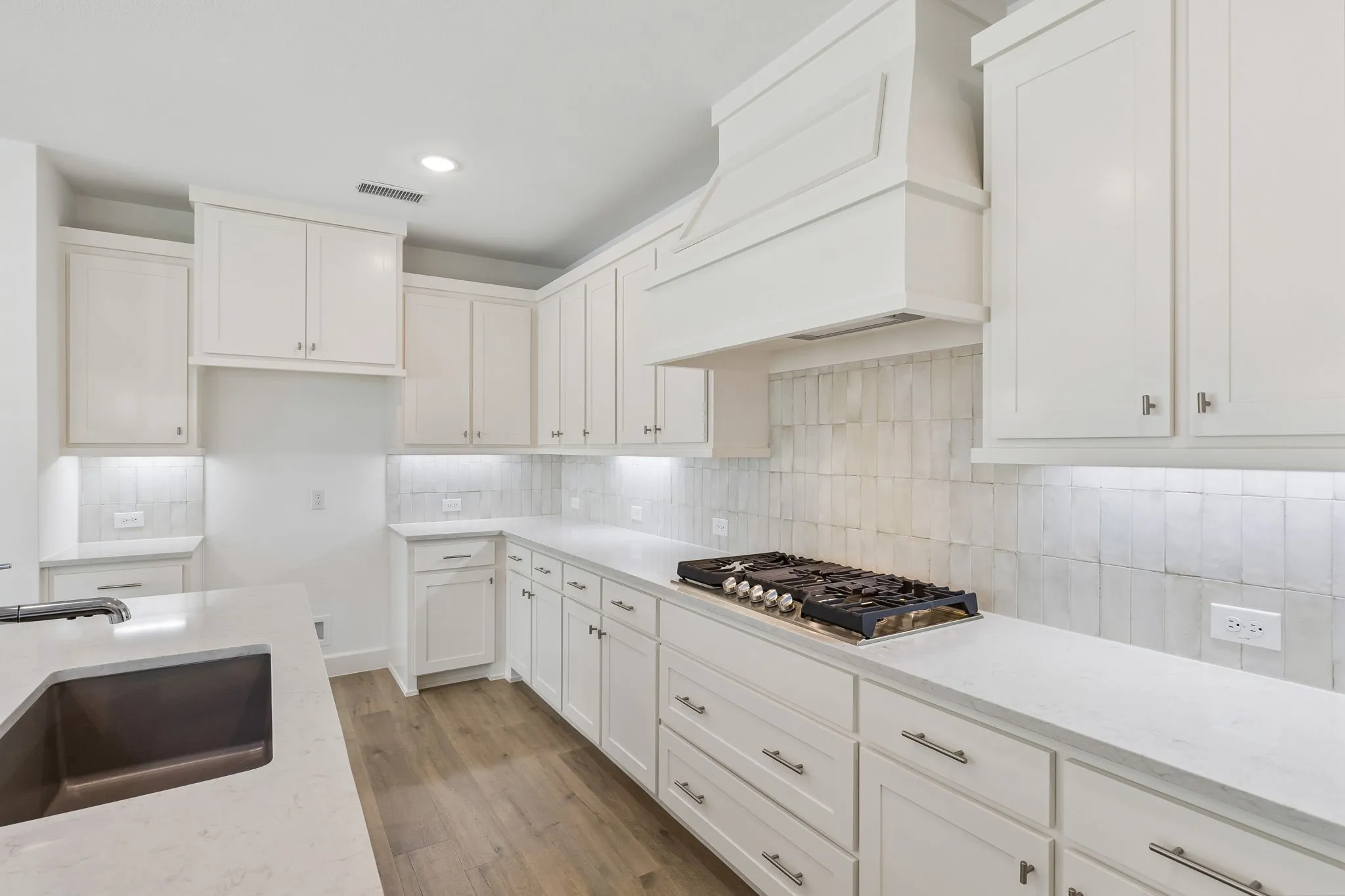 You'll find thoughtful design elements like pull out trash, pot & pan drawers and walk in pantry throughout this chef's dream kitchen!