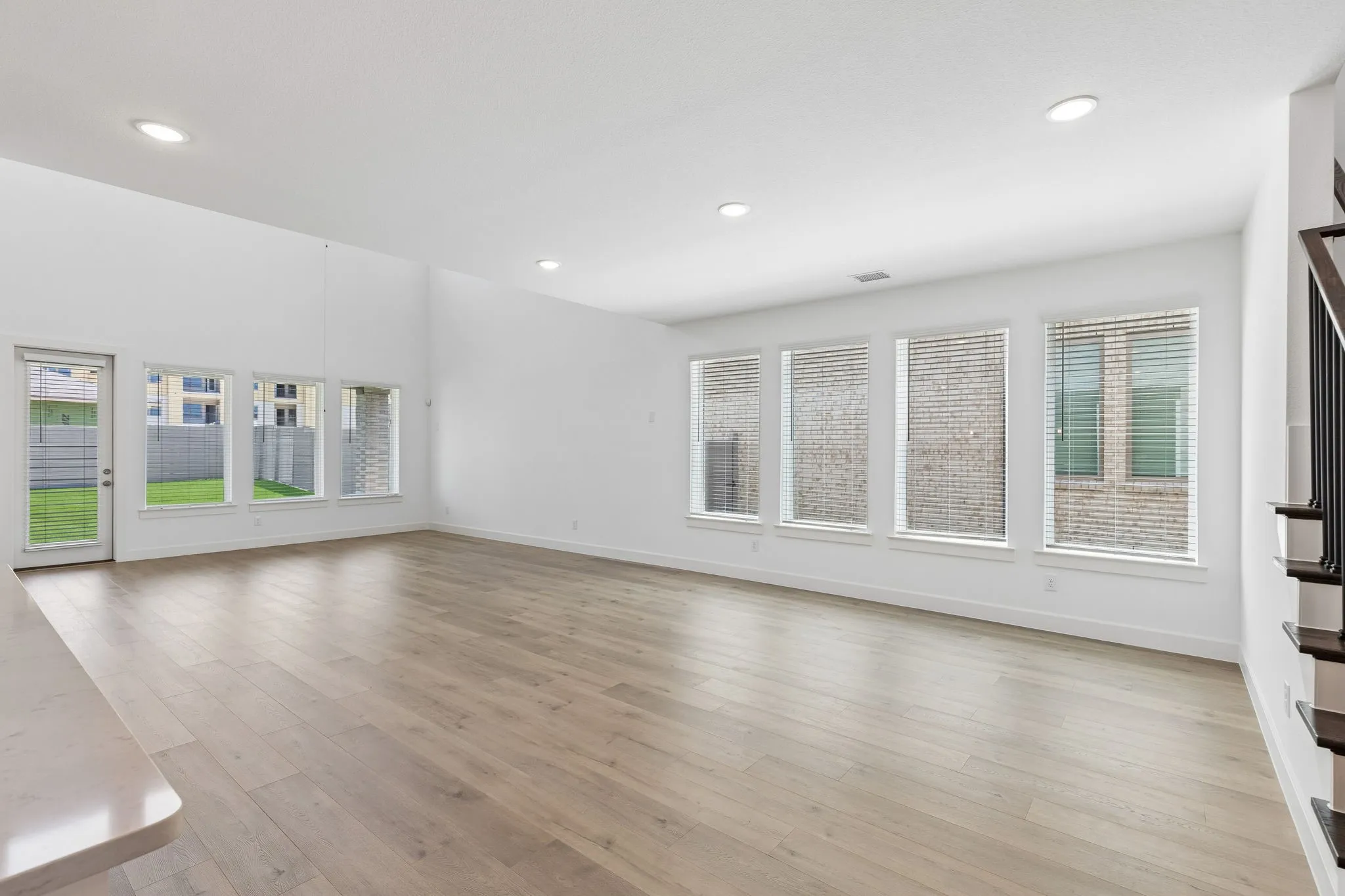 Whether it's lively dinner parties or cozy family meals, this dining room fits all occasions!